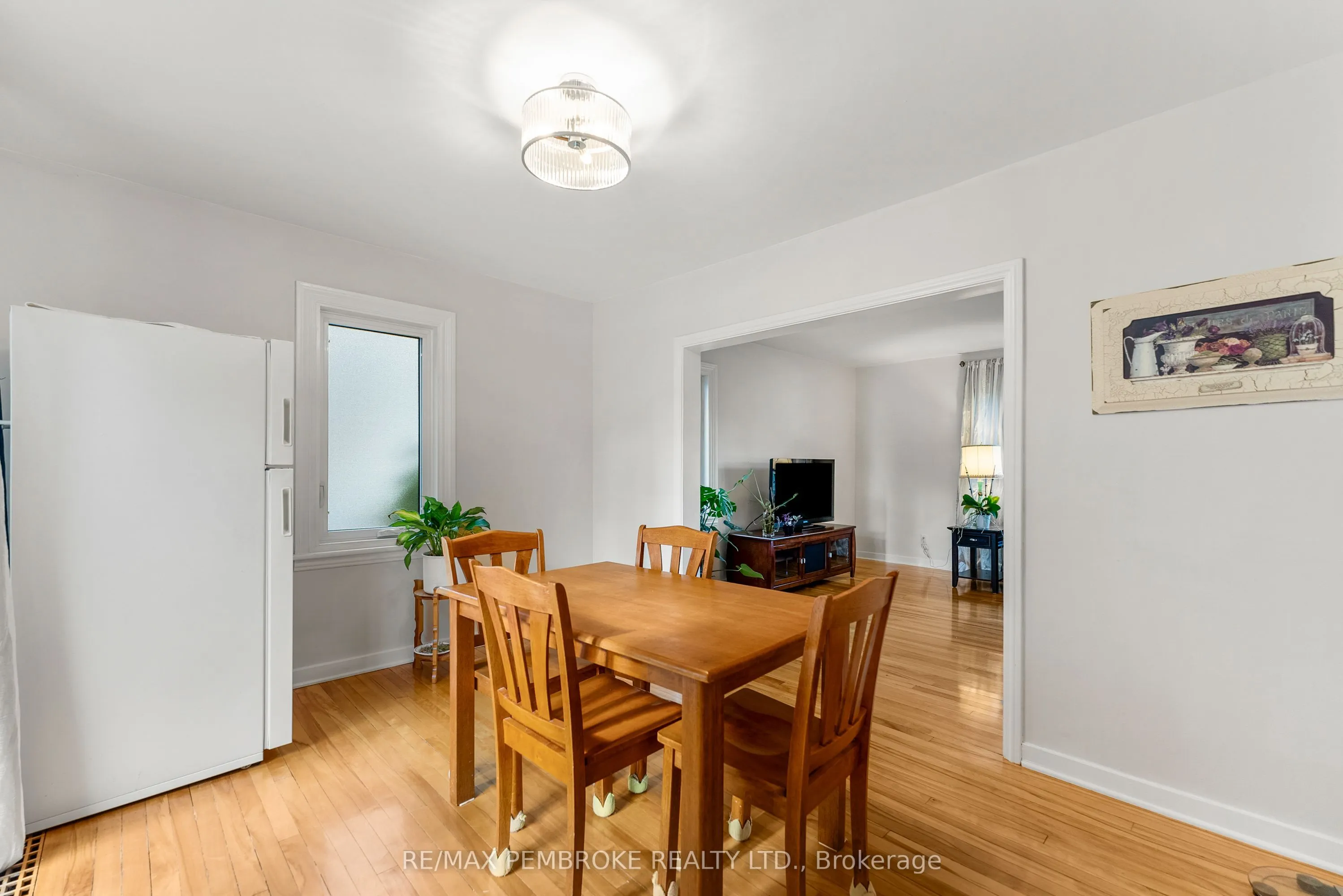 11 Frontenac Crescent