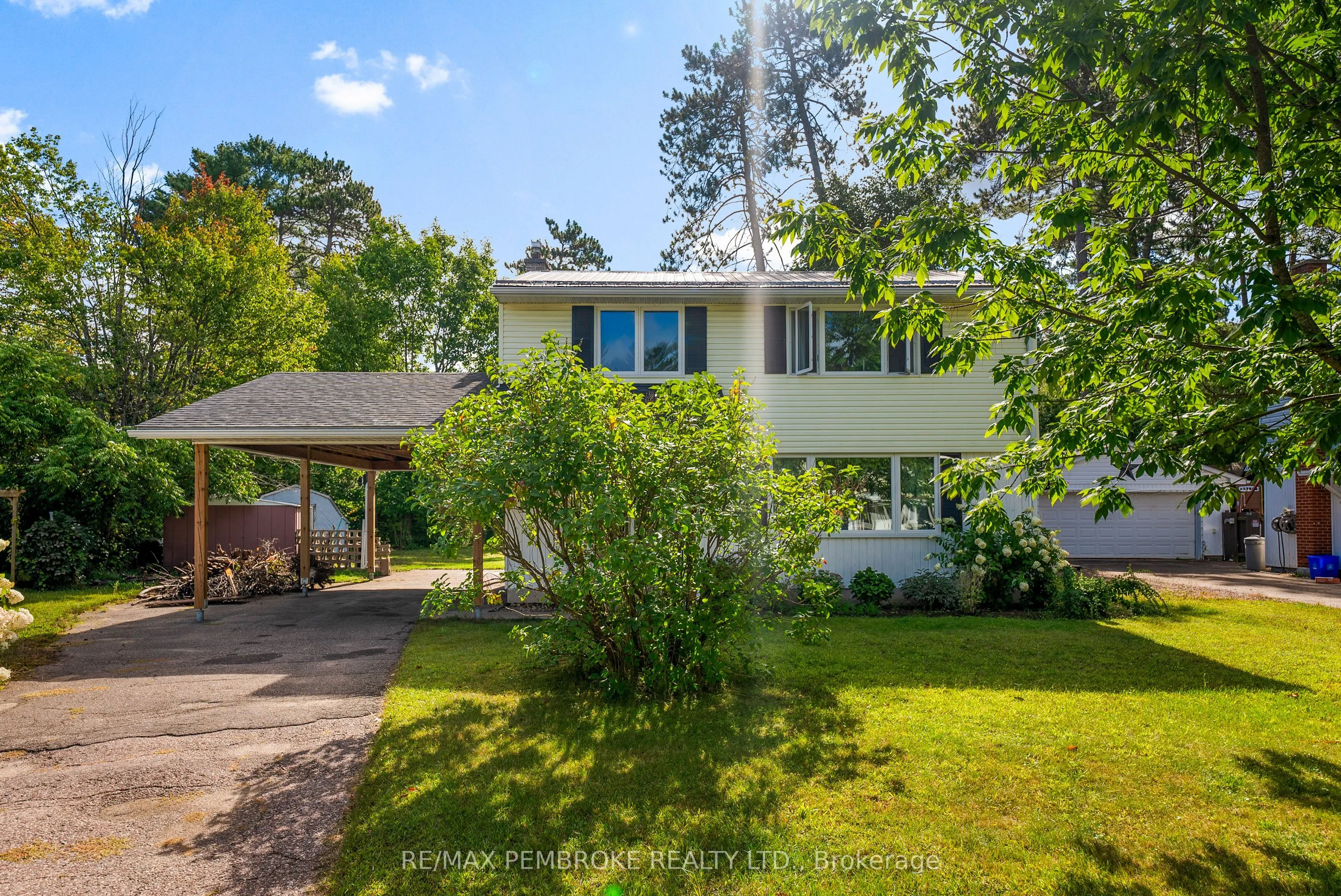11 Frontenac Crescent
