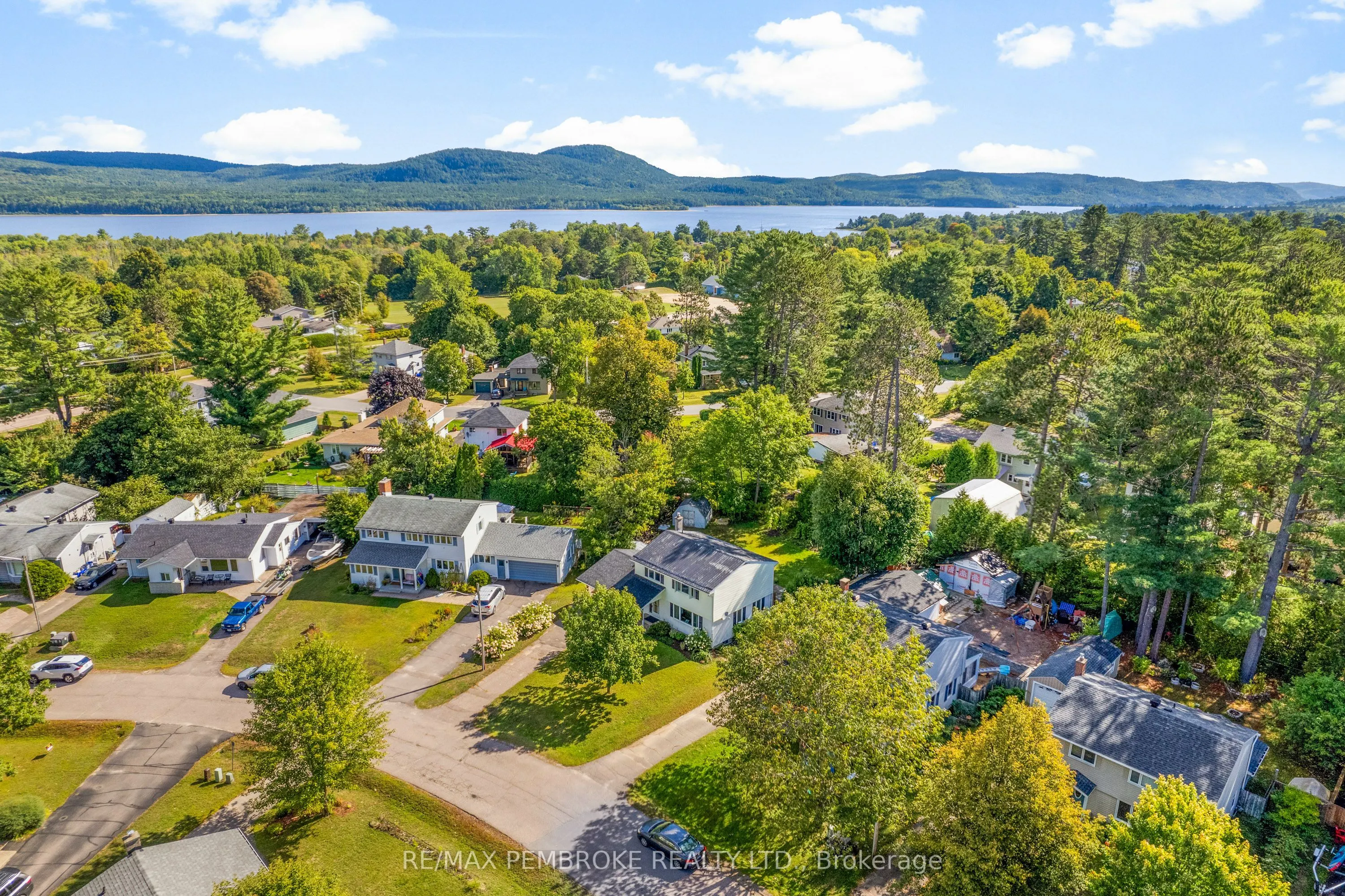 11 Frontenac Crescent