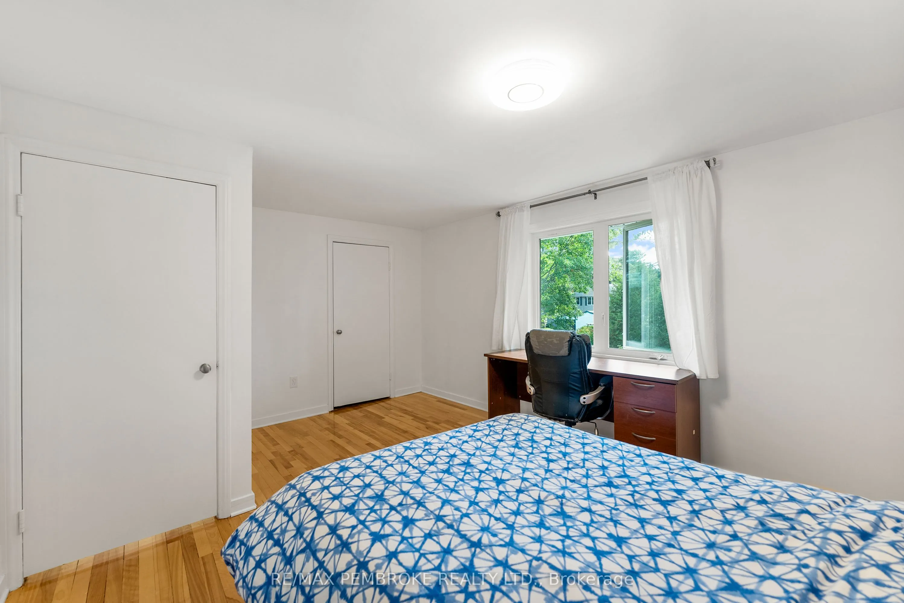 11 Frontenac Crescent