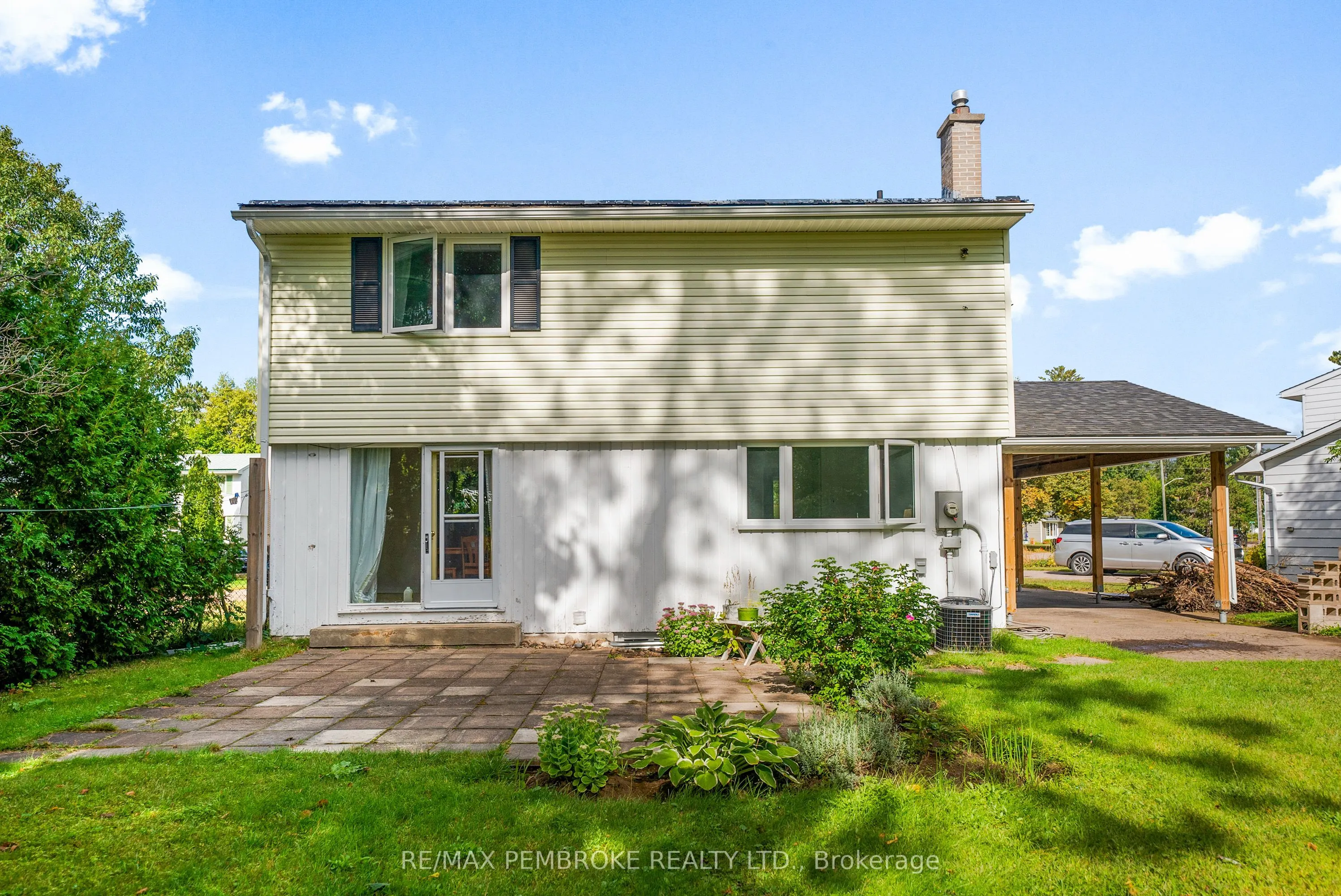 11 Frontenac Crescent
