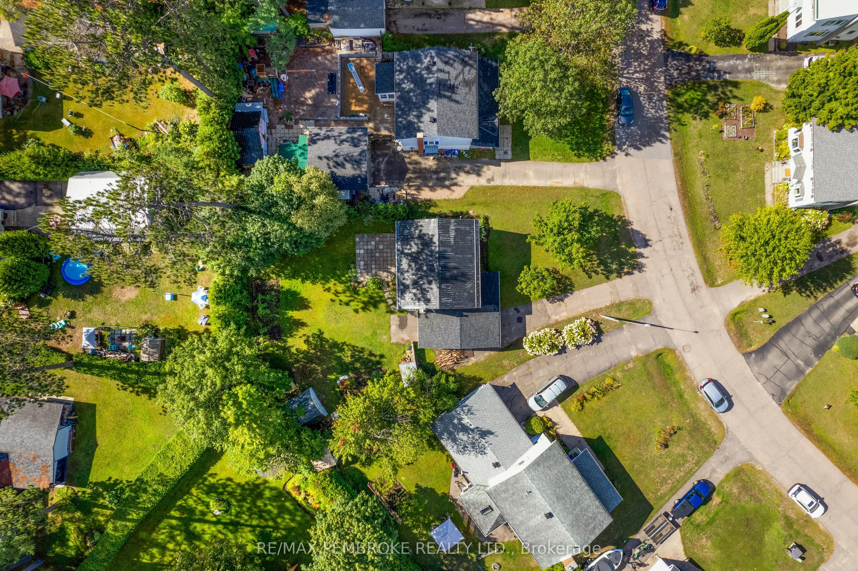 11 Frontenac Crescent