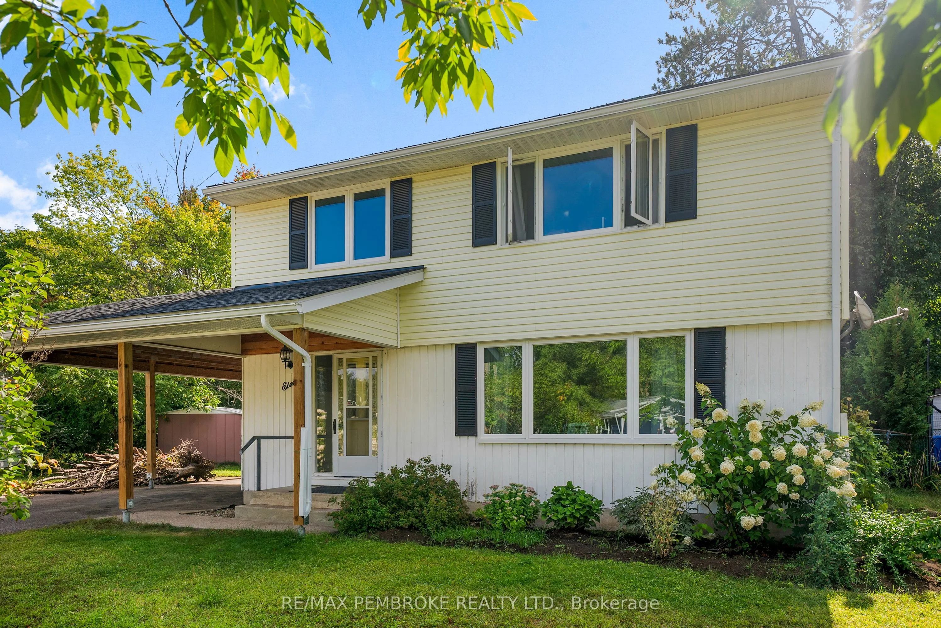 11 Frontenac Crescent