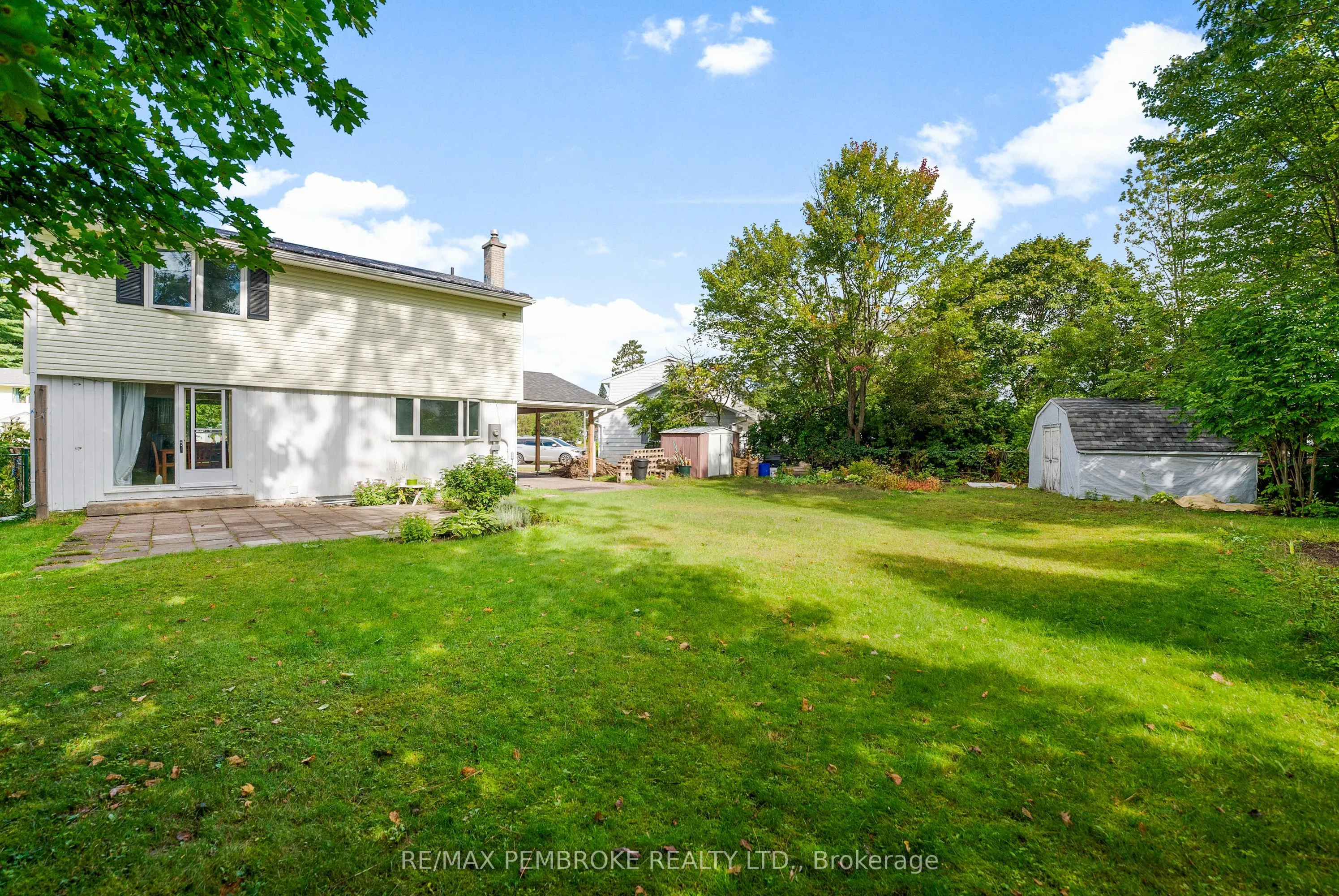 11 Frontenac Crescent