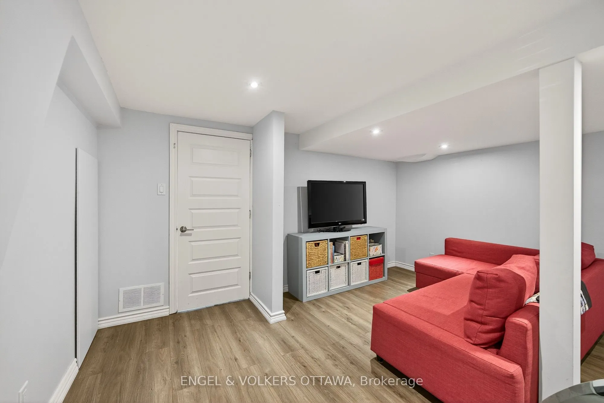 557 Roosevelt Avenue