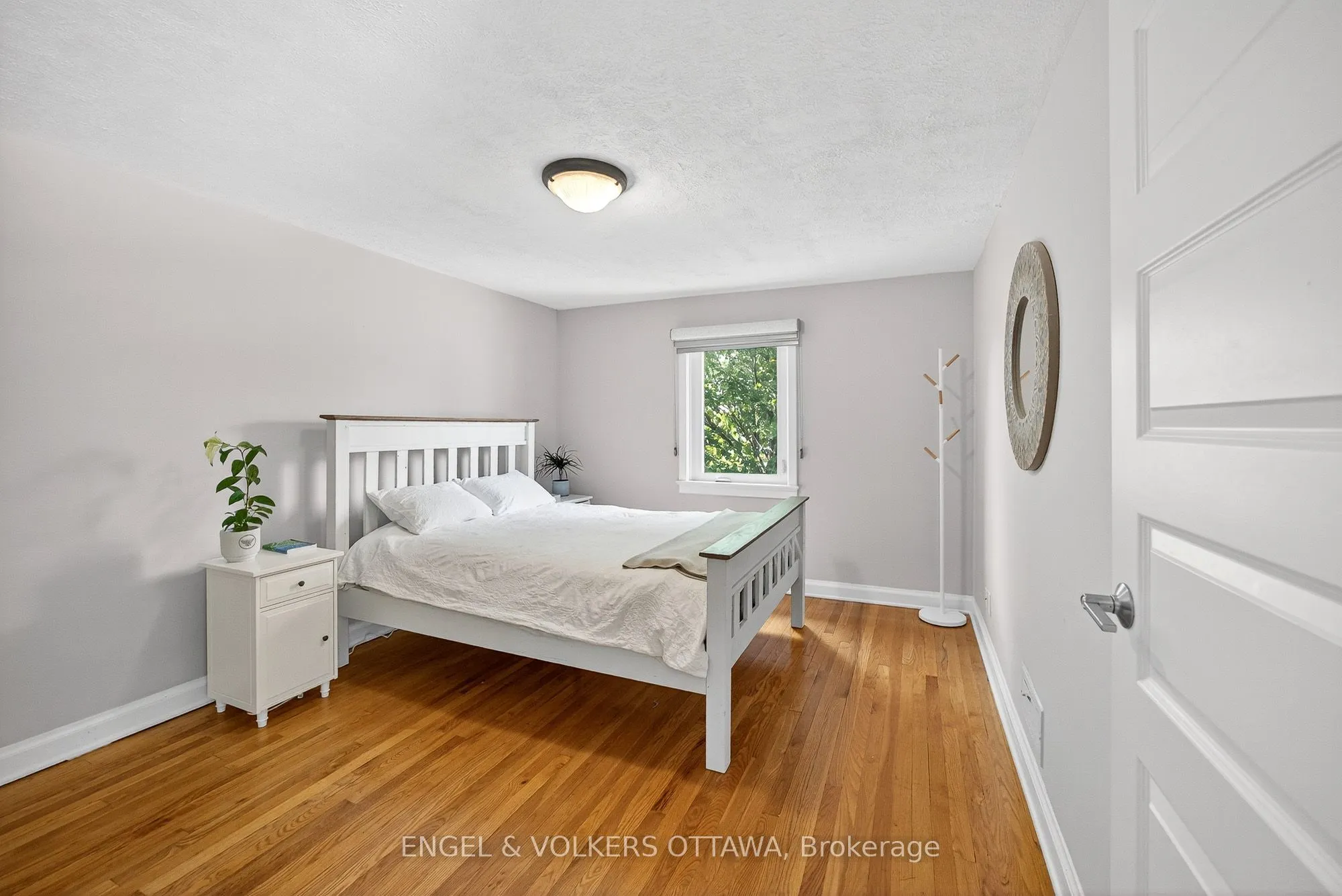 557 Roosevelt Avenue