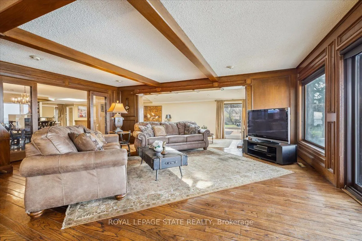 7 Lakegate Drive