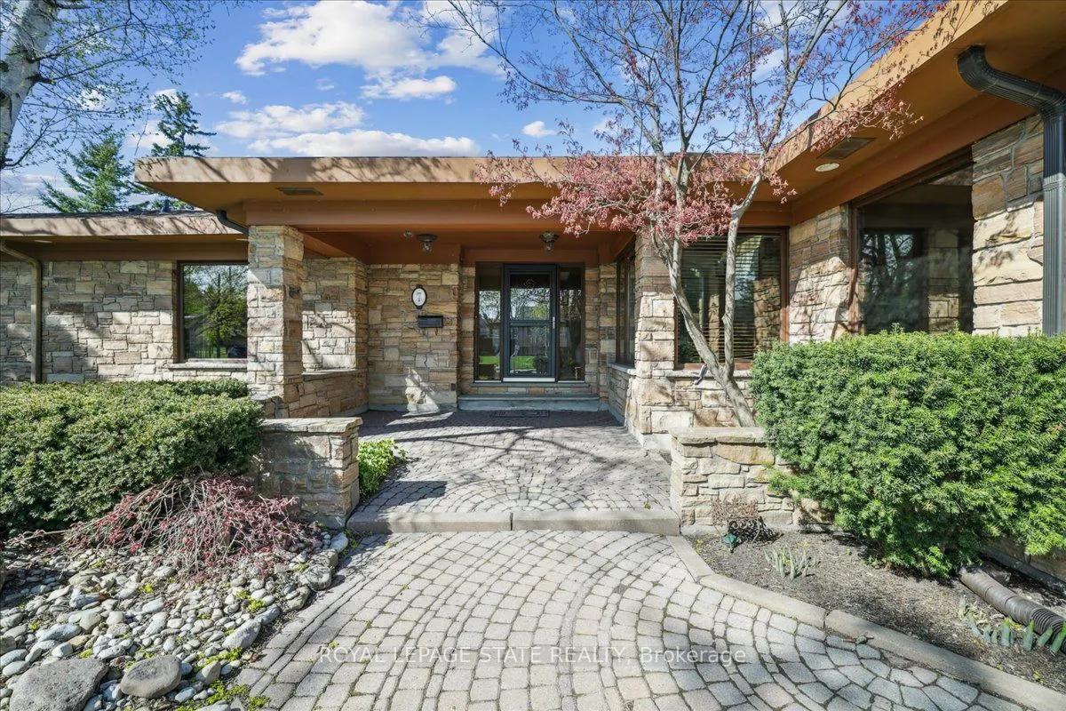 7 Lakegate Drive