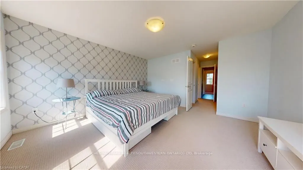 94 Robert Peel Road, #UPPER