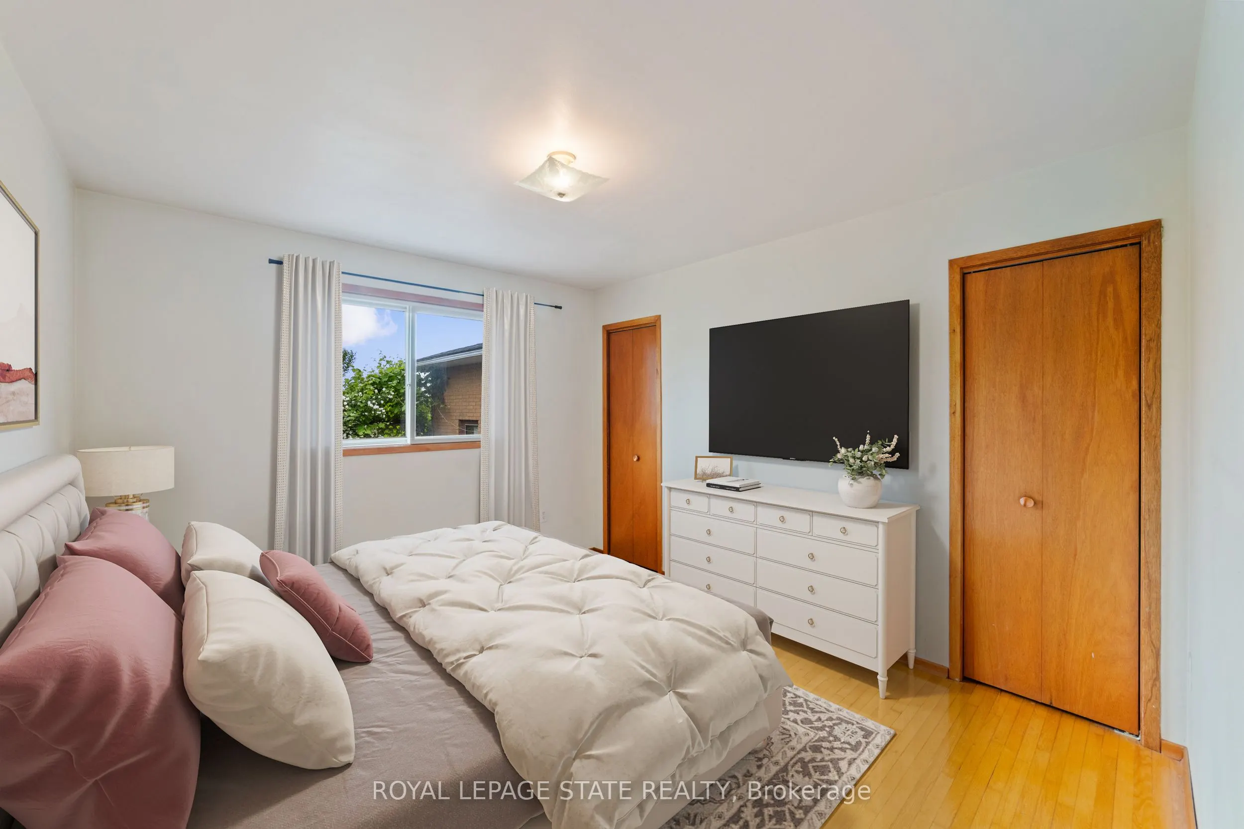 240 Mud Street W