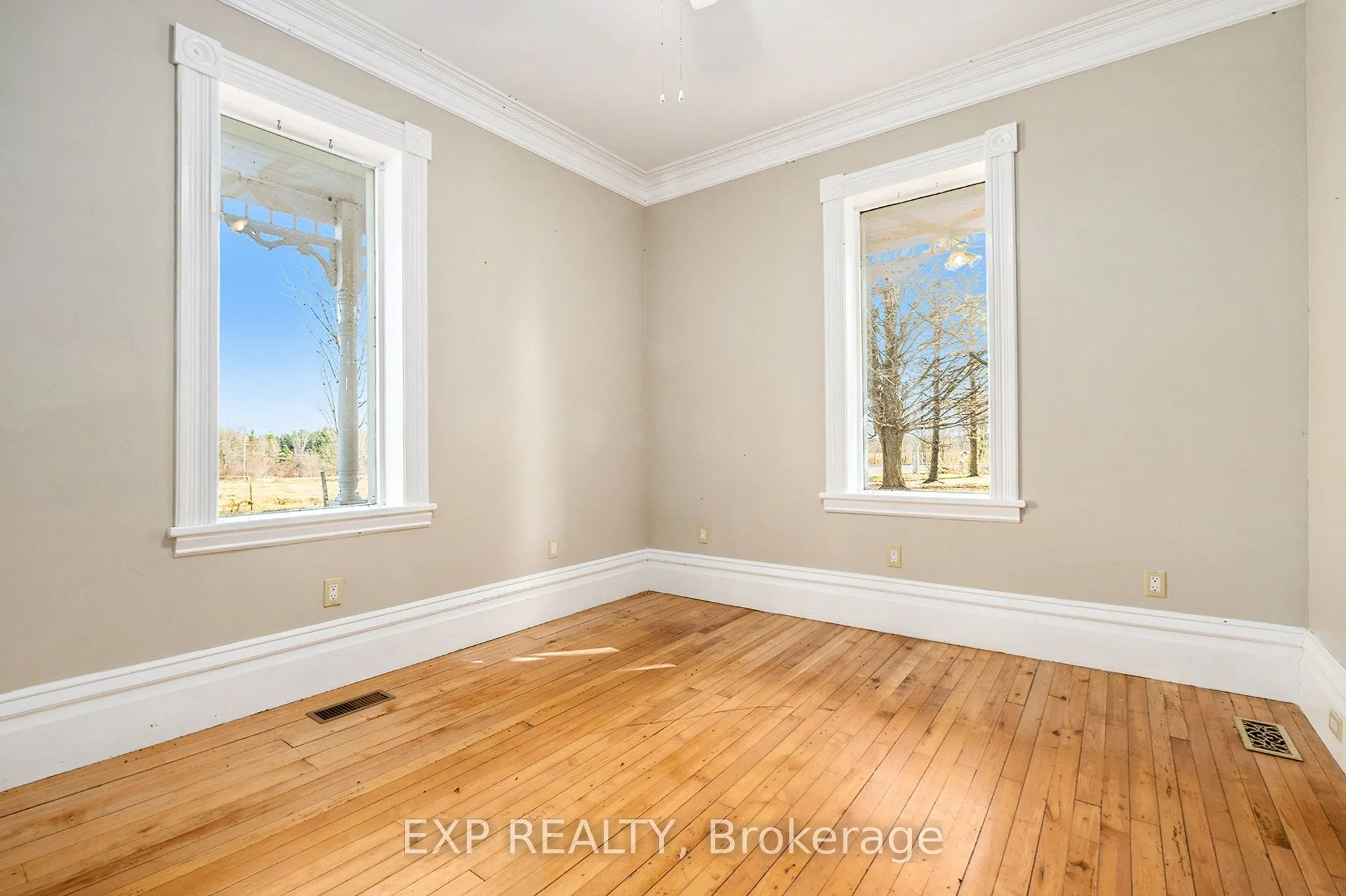 18873 KENYON CONCESSION 5 Road