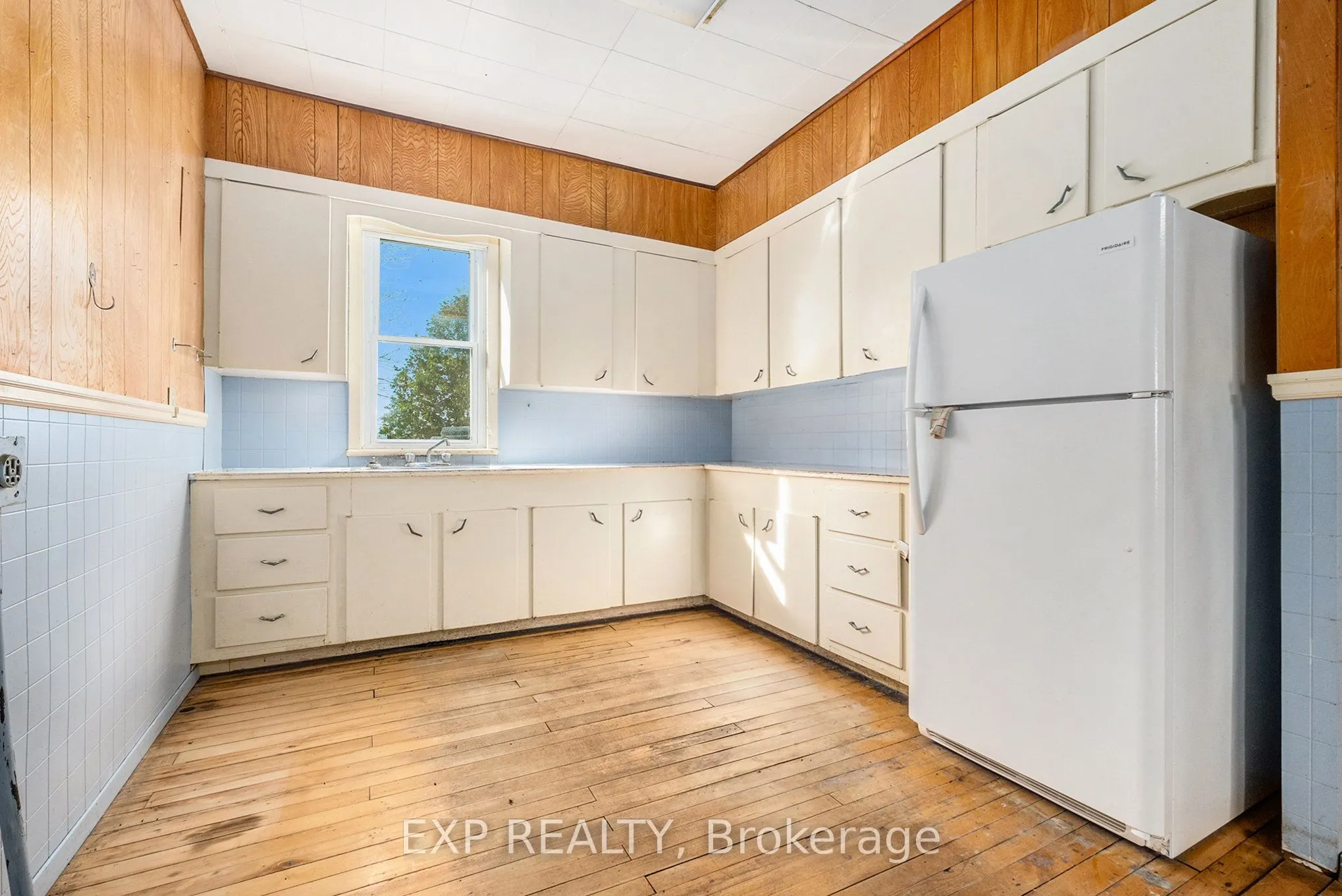 18873 KENYON CONCESSION 5 Road
