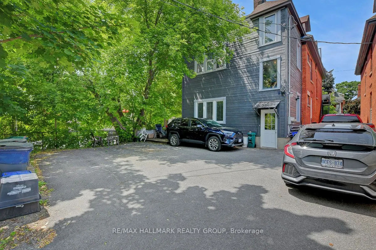 120 Strathcona Avenue S
