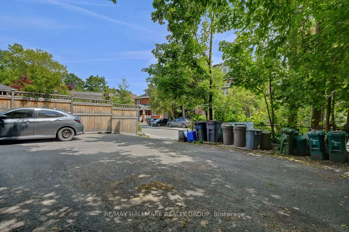 120 Strathcona Avenue S