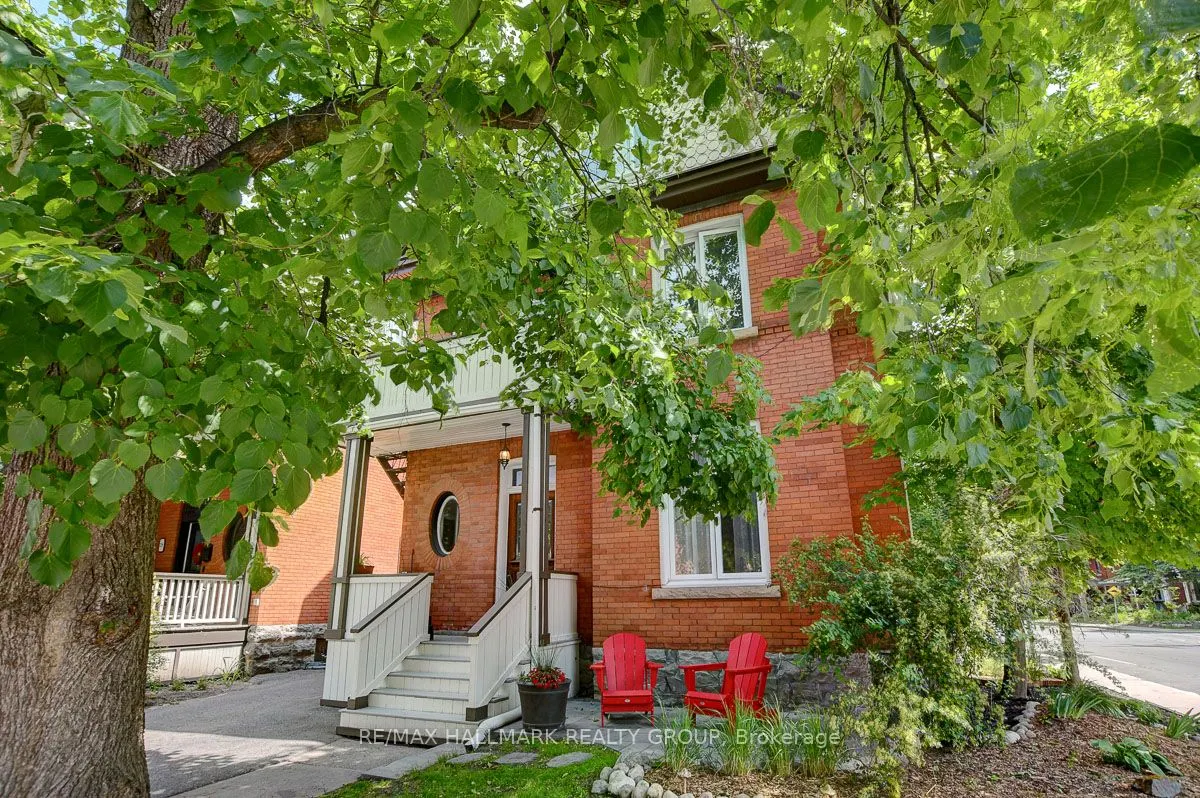 120 Strathcona Avenue S