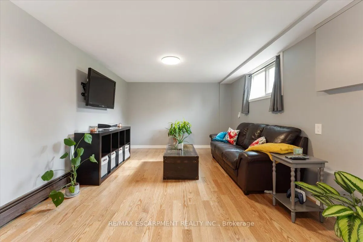 87 Loyalist Drive