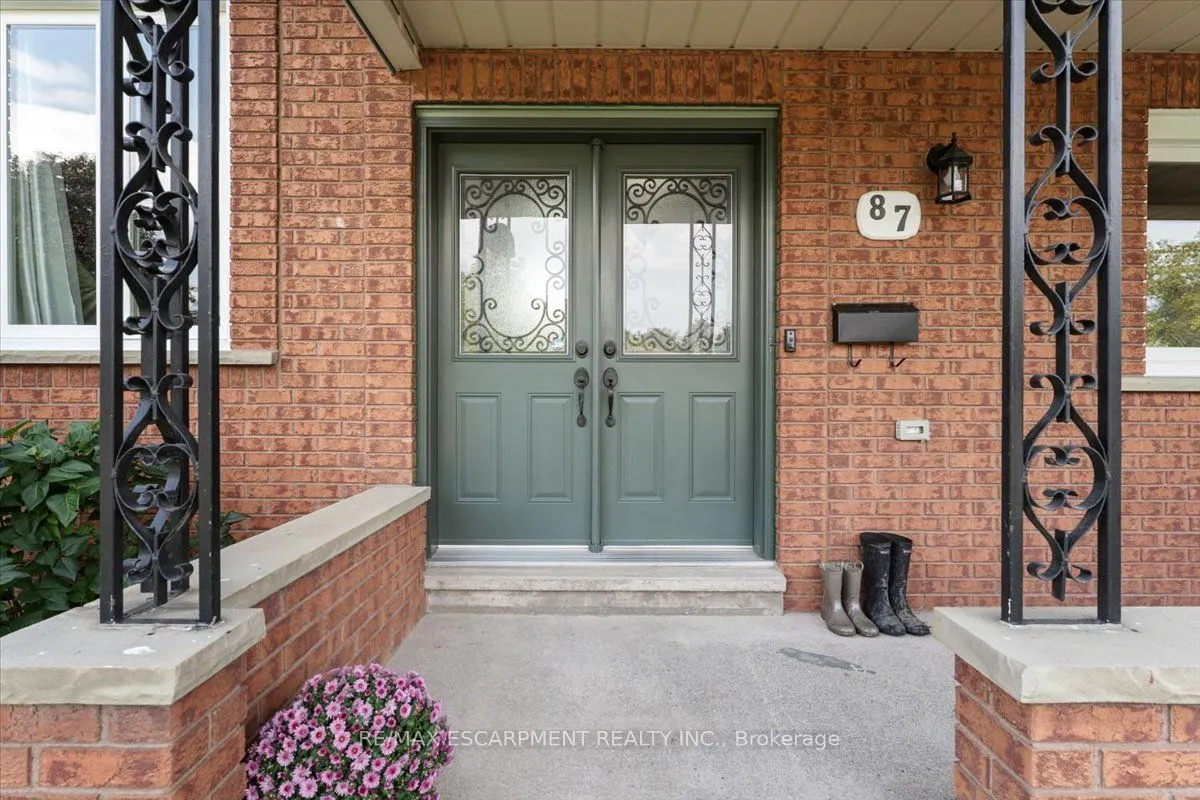87 Loyalist Drive