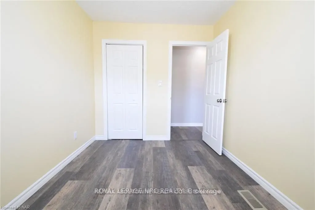 7 Dianne upper bedrm Drive