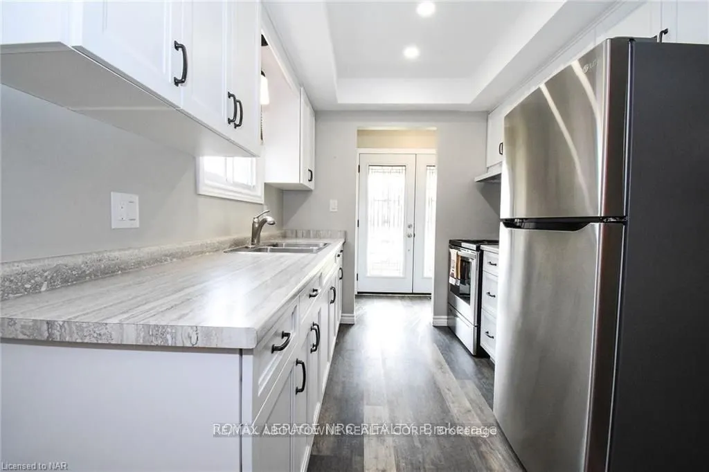 7 Dianne upper bedrm Drive