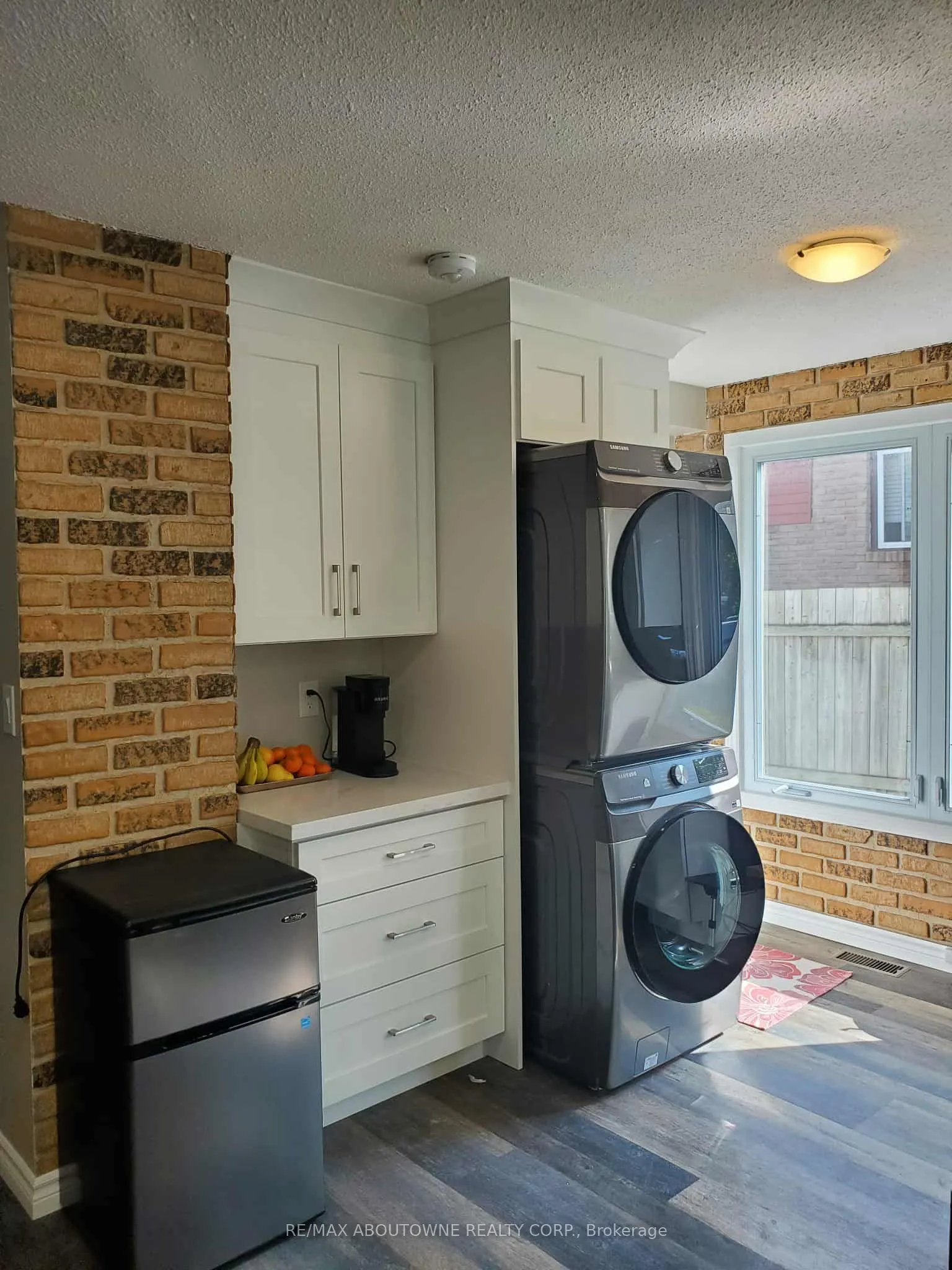7 Dianne upper bedrm Drive