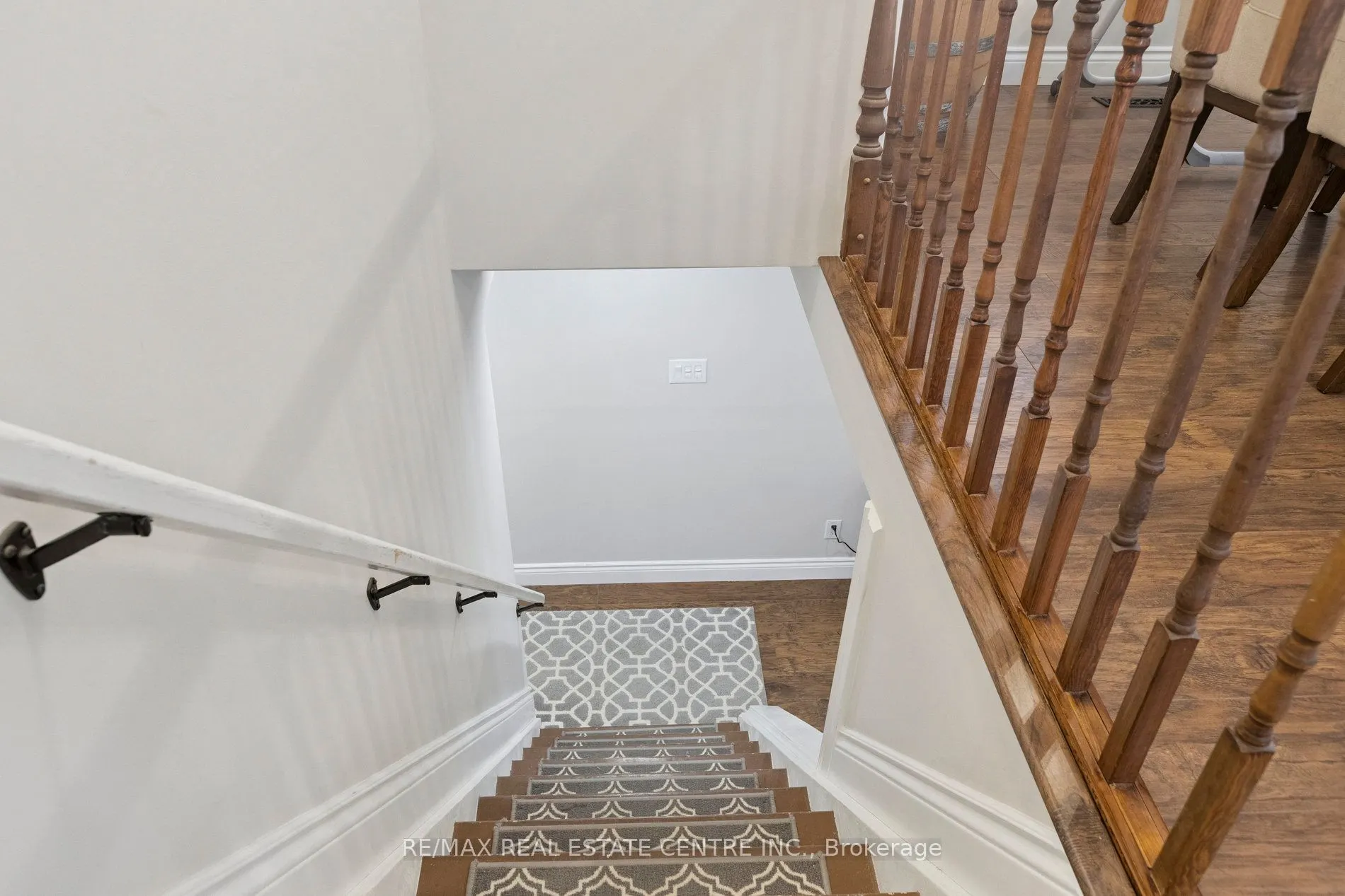 100 Angela Crescent
