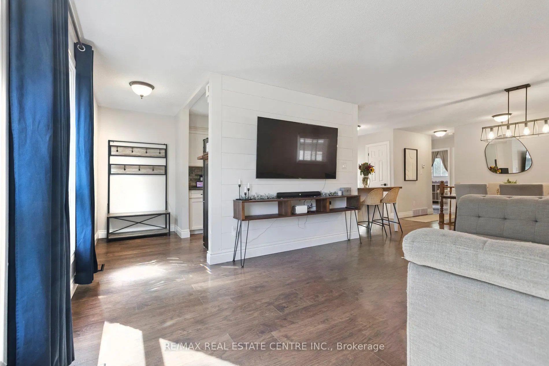 100 Angela Crescent