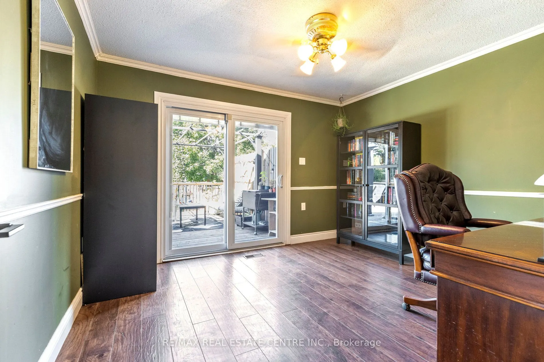 100 Angela Crescent