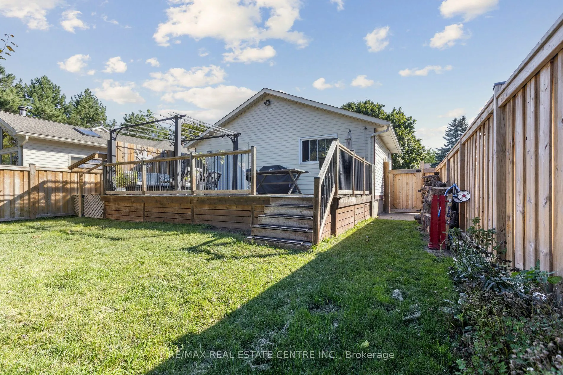 100 Angela Crescent
