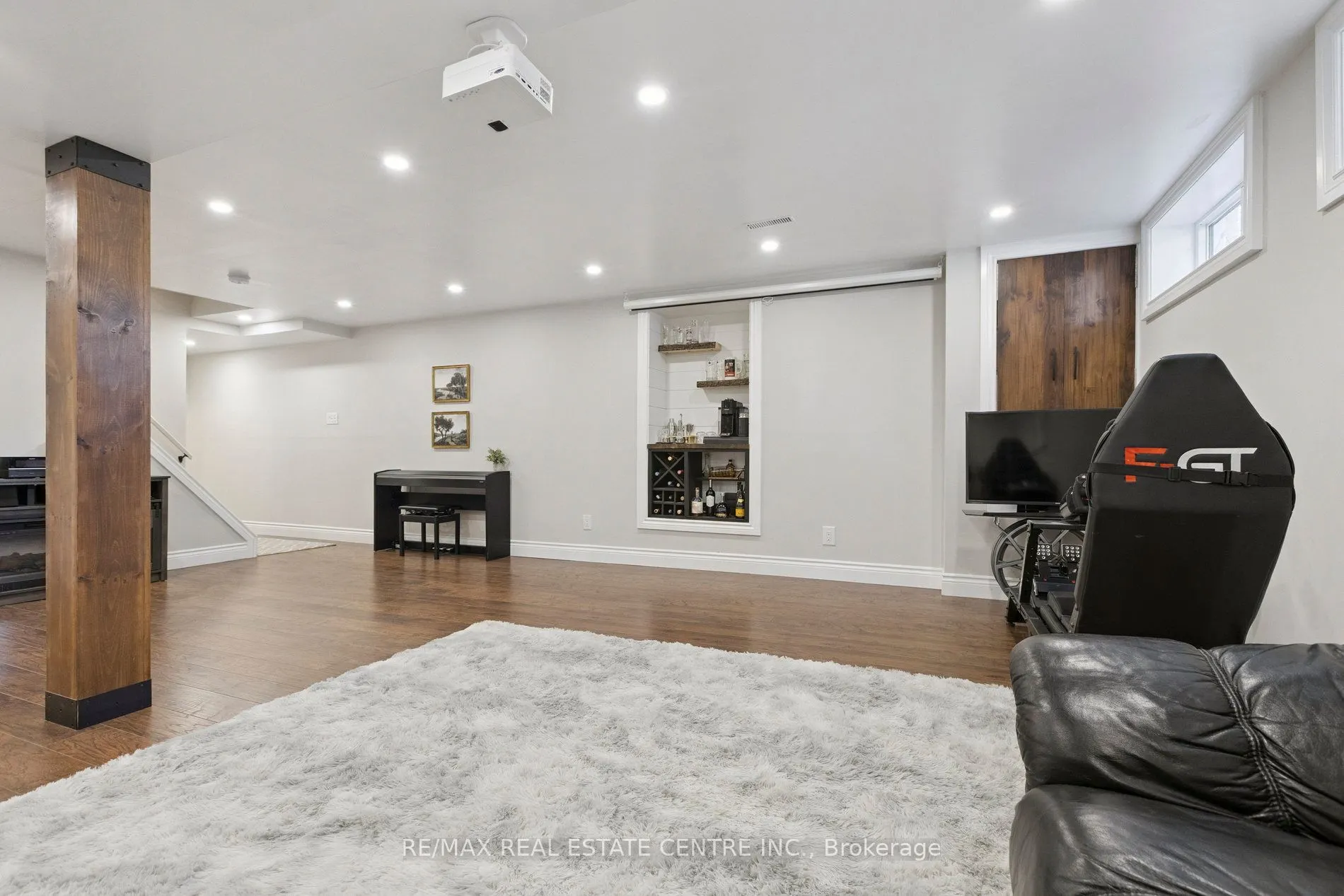 100 Angela Crescent