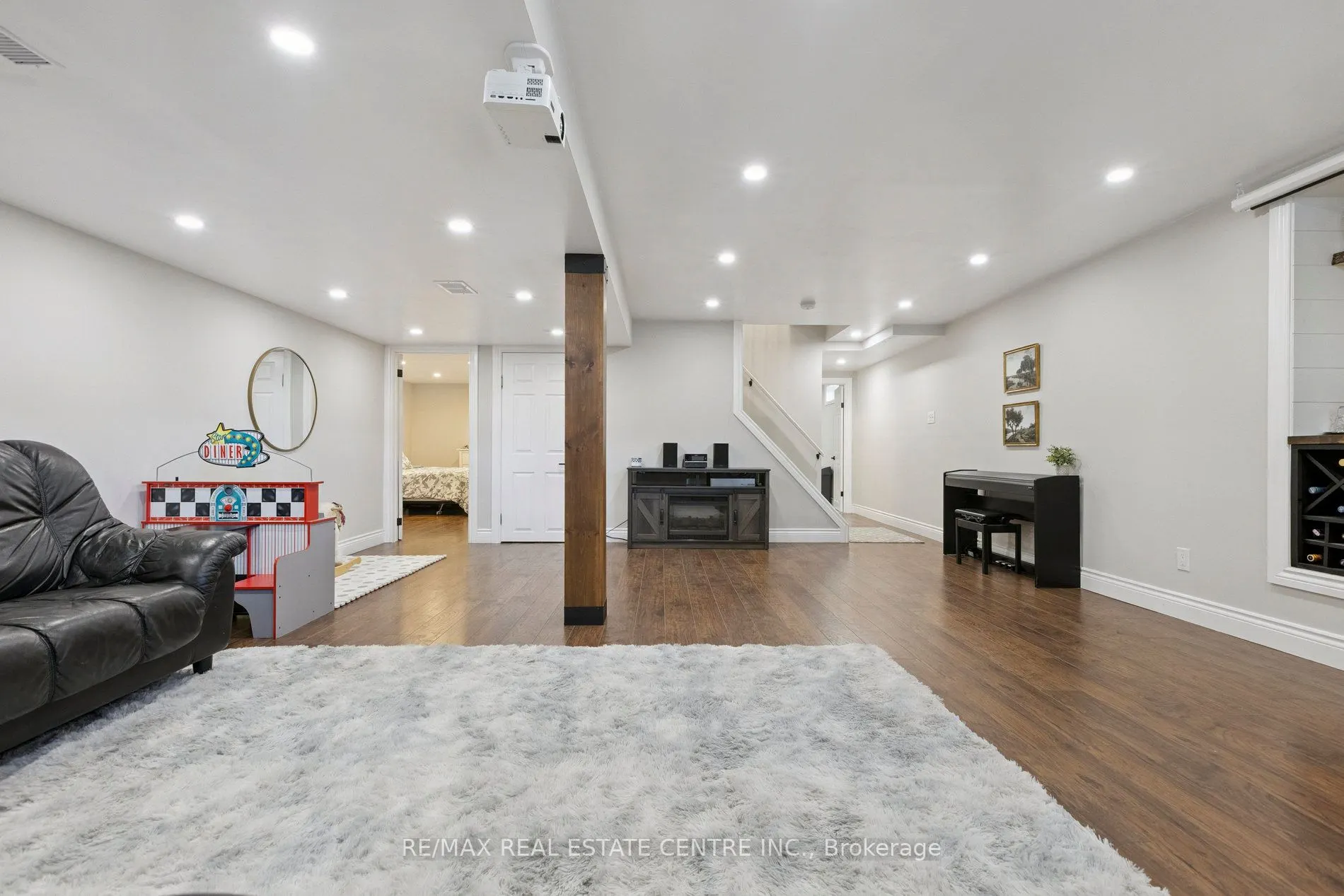 100 Angela Crescent