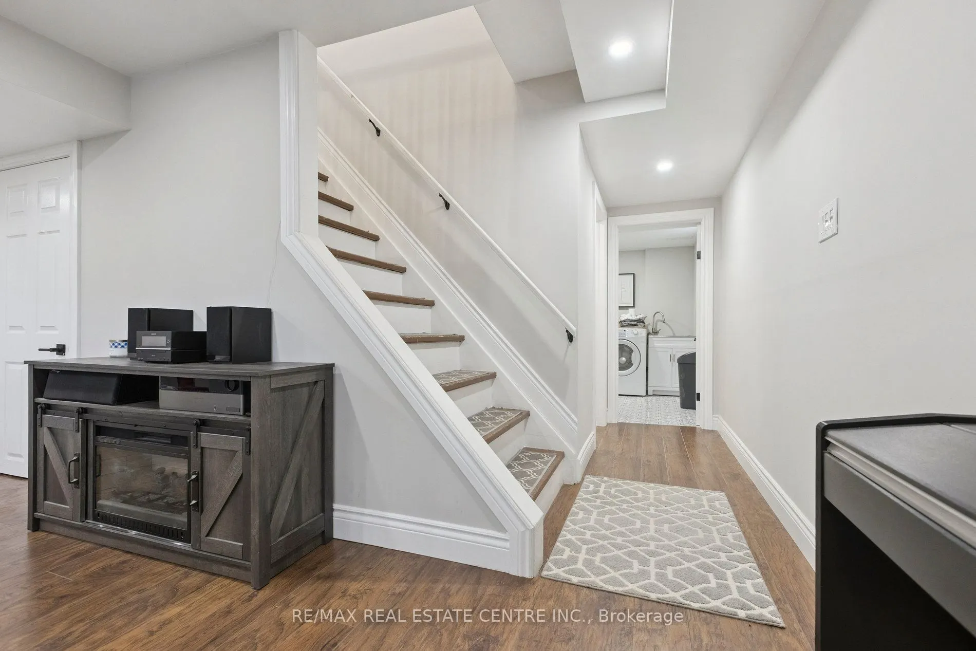 100 Angela Crescent