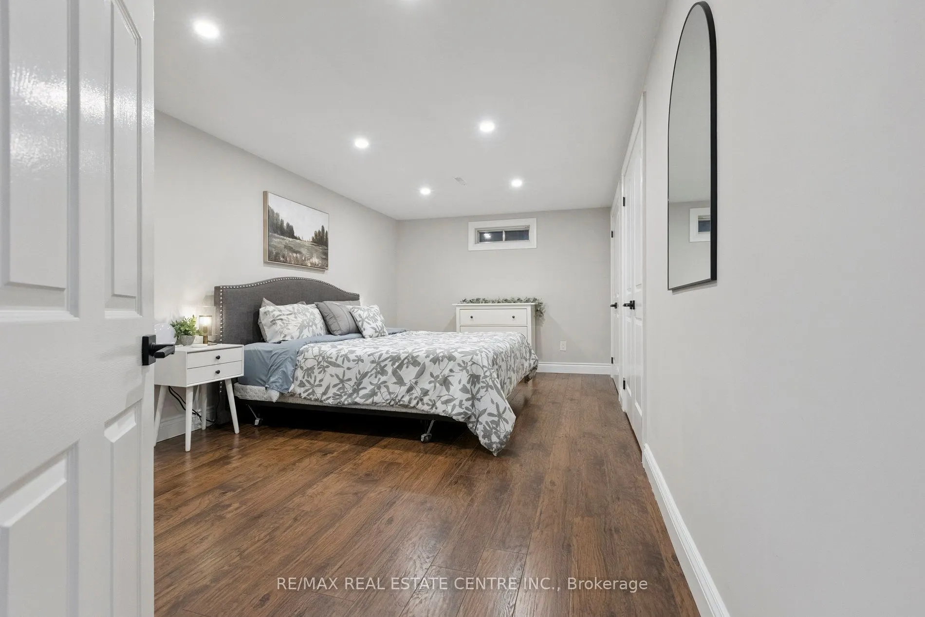 100 Angela Crescent