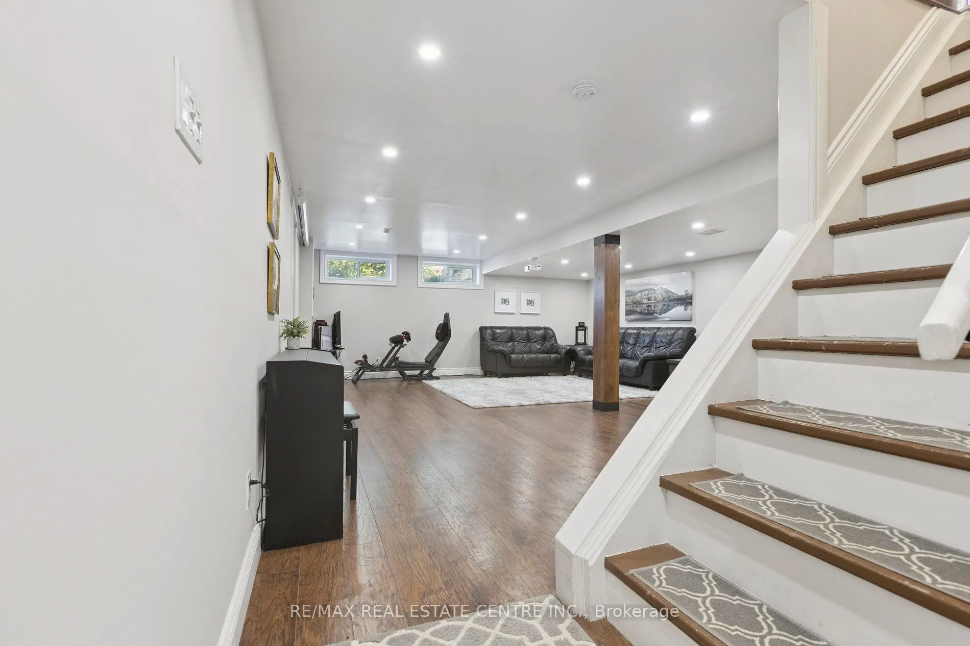 100 Angela Crescent