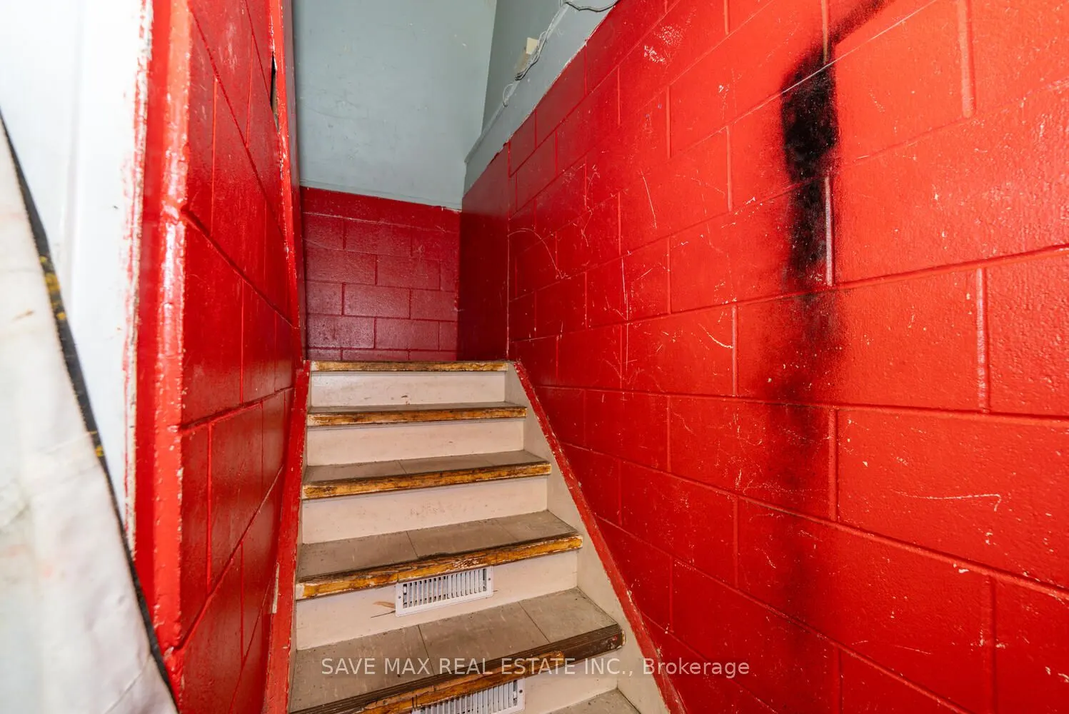 466 Merritt Street, #4
