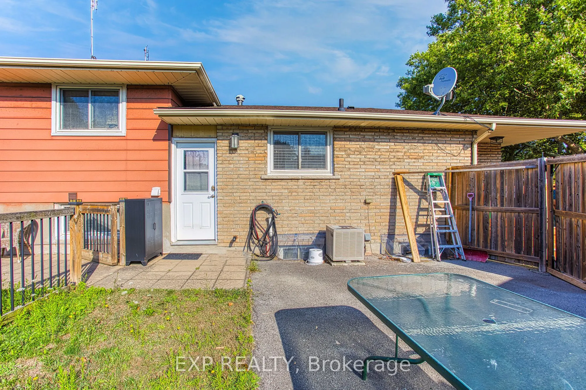 4453 Meadowvale Drive, #Lower