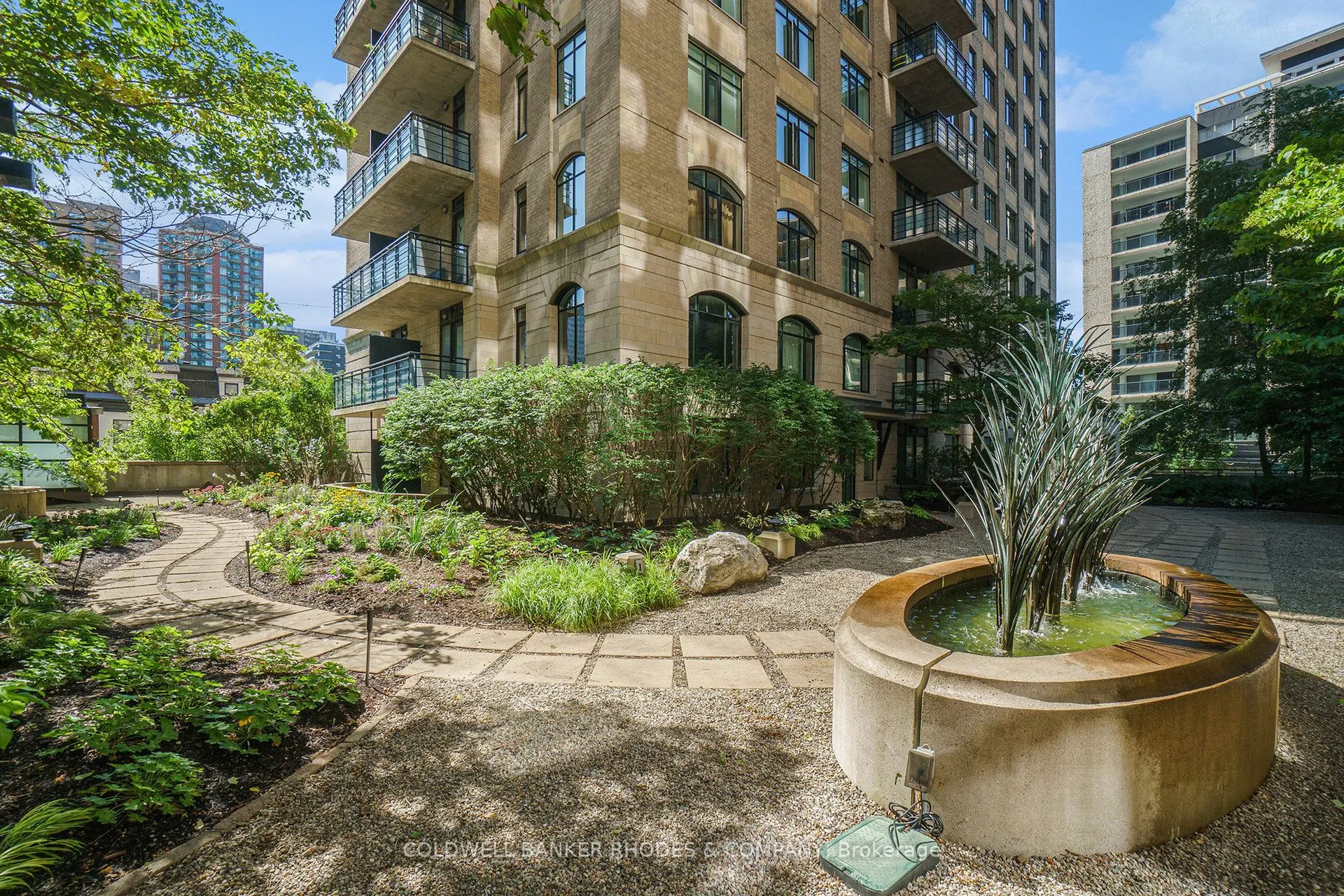 95 Bronson Avenue, #401