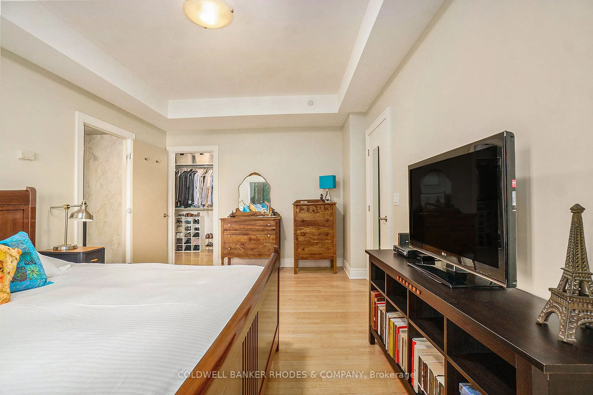 95 Bronson Avenue, #401