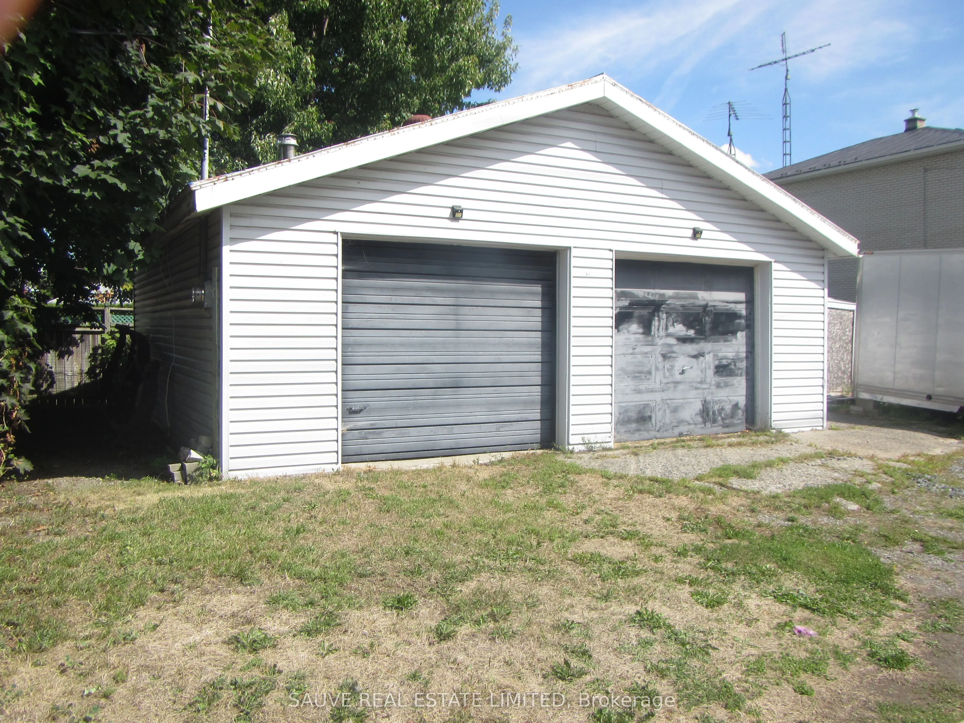 230 Boundary Road E