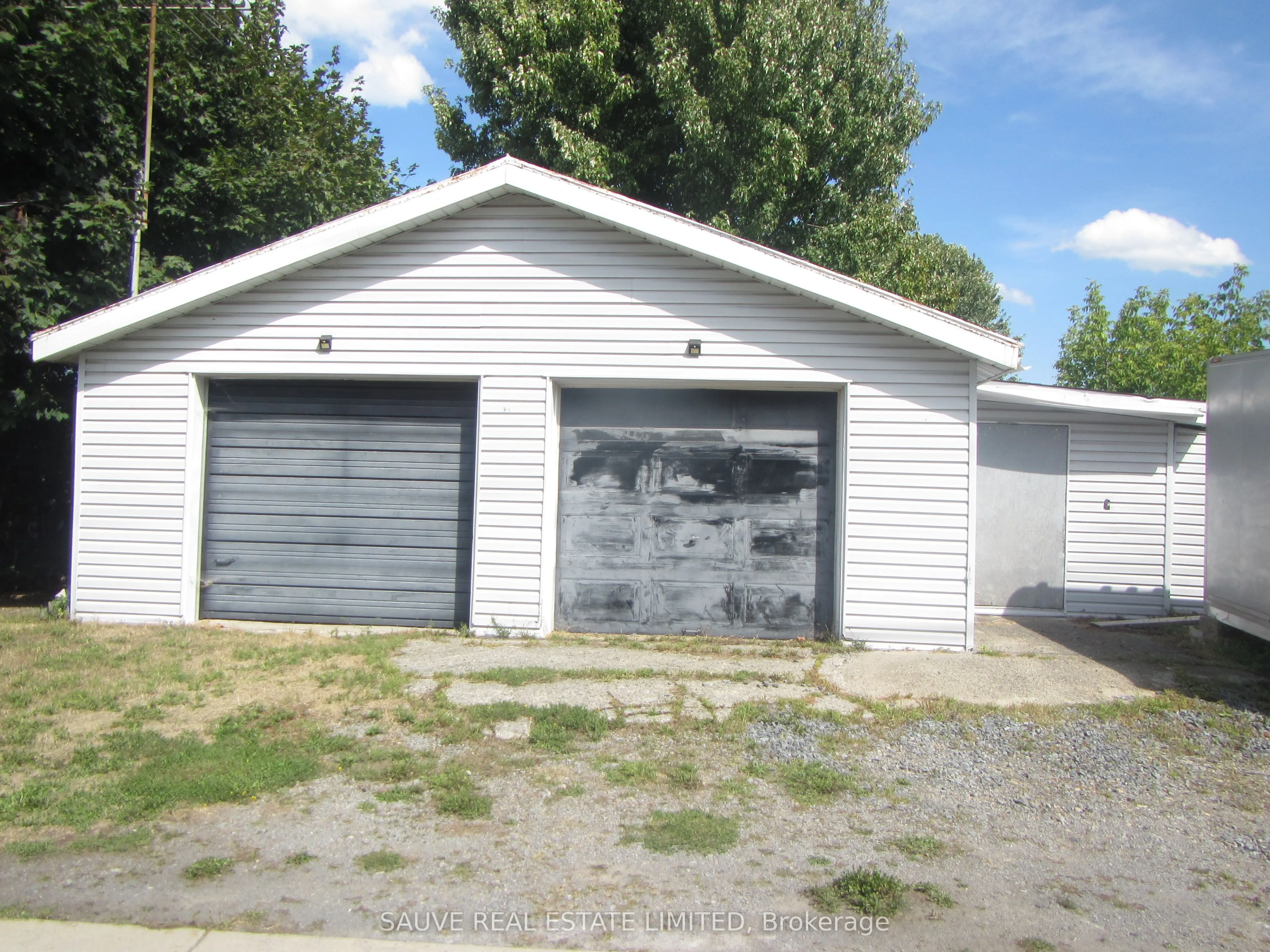 230 Boundary Road E