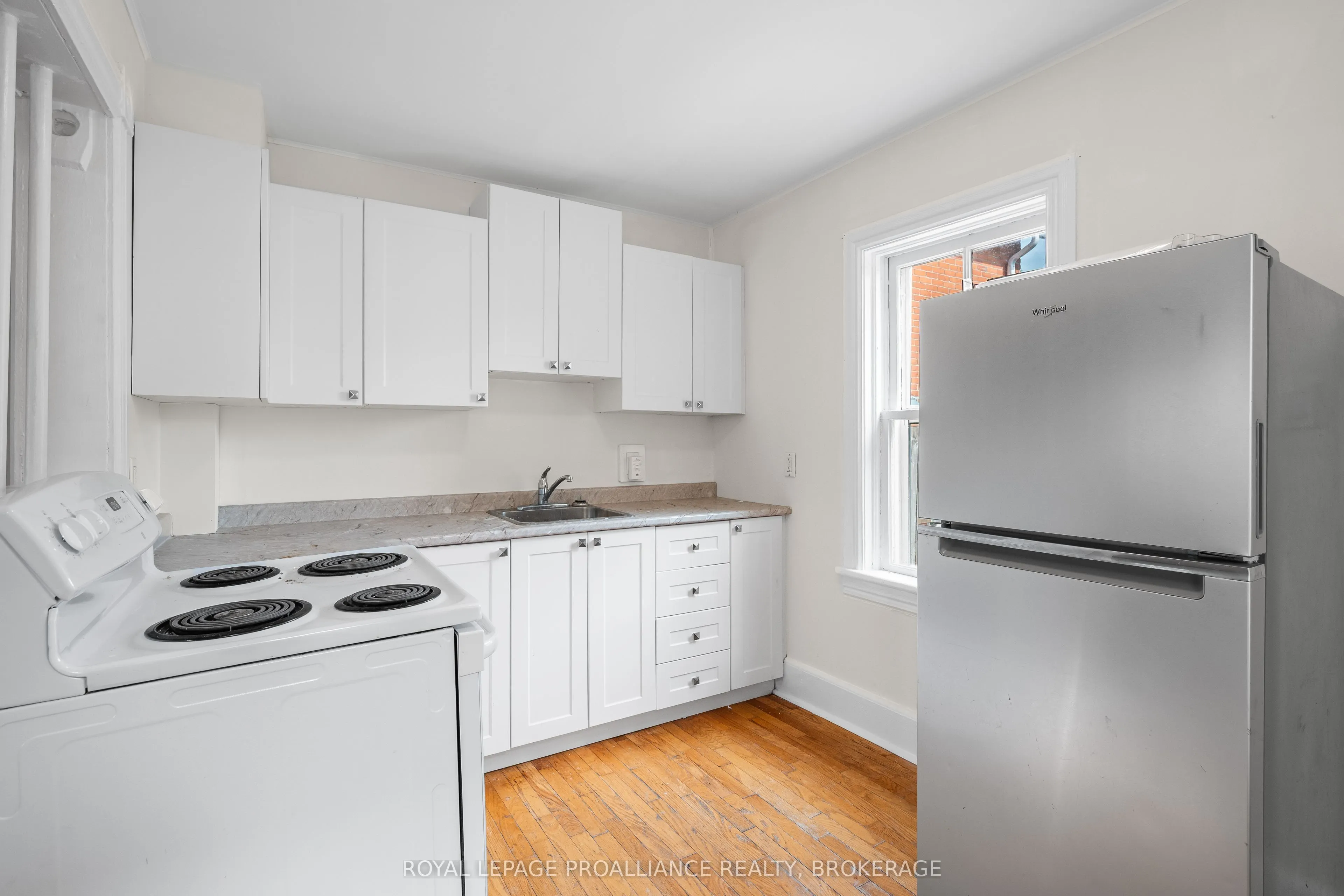 10-12 Thomas Street E