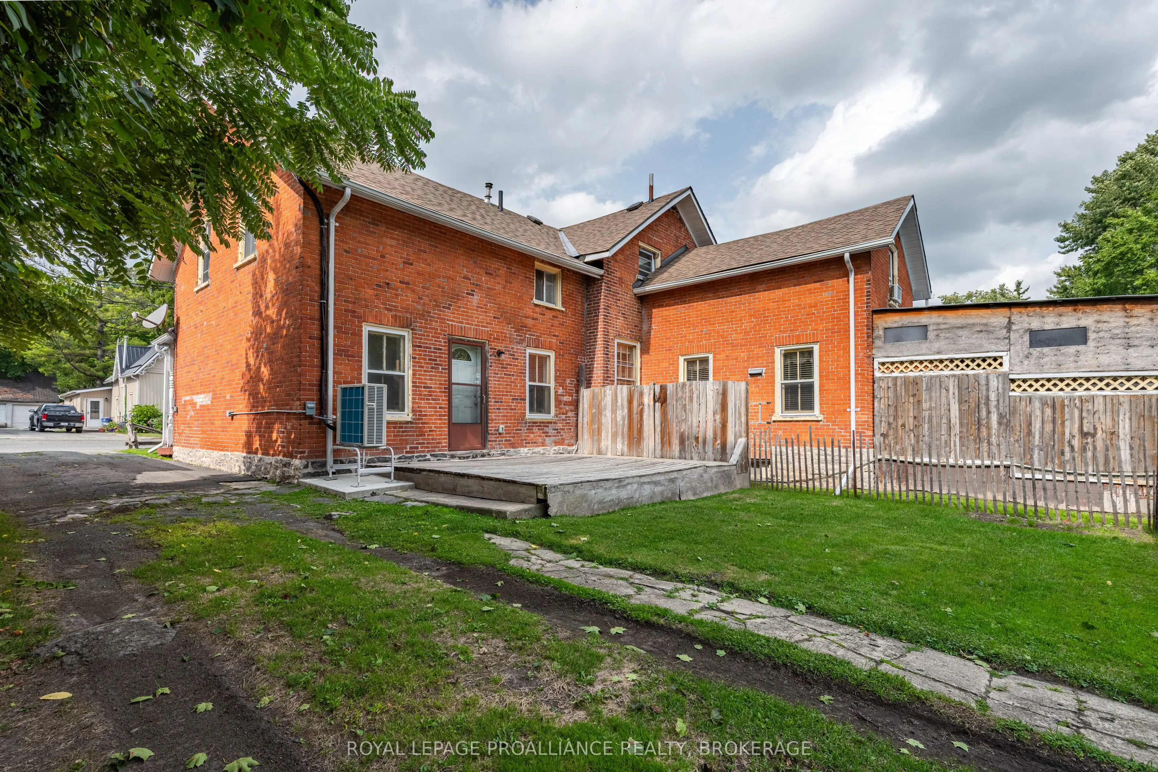 10-12 Thomas Street E
