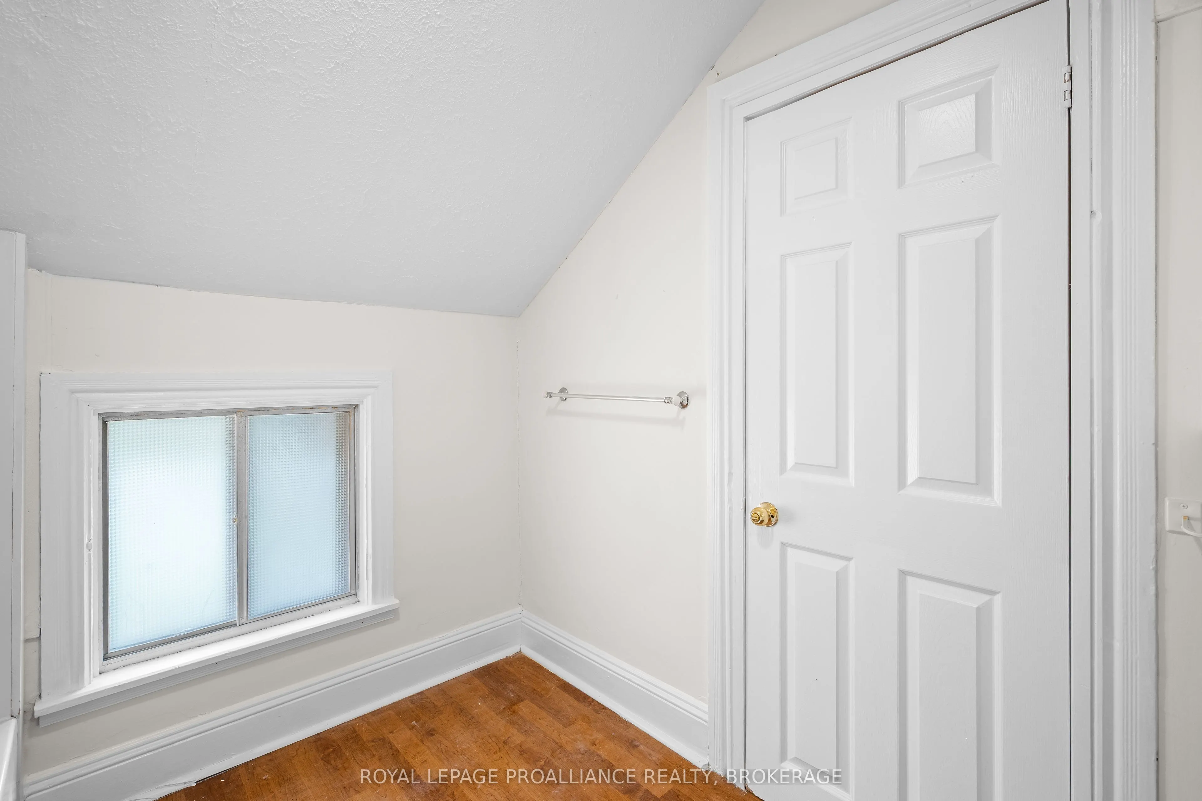 10-12 Thomas Street E