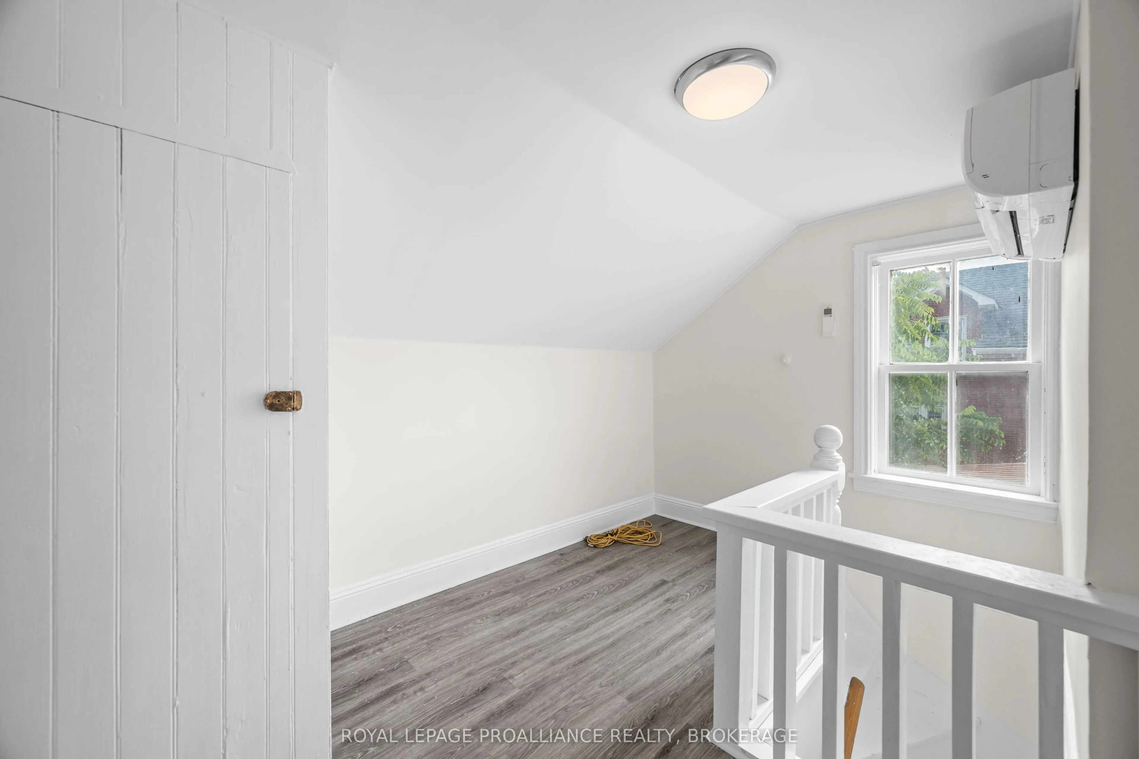 10-12 Thomas Street E