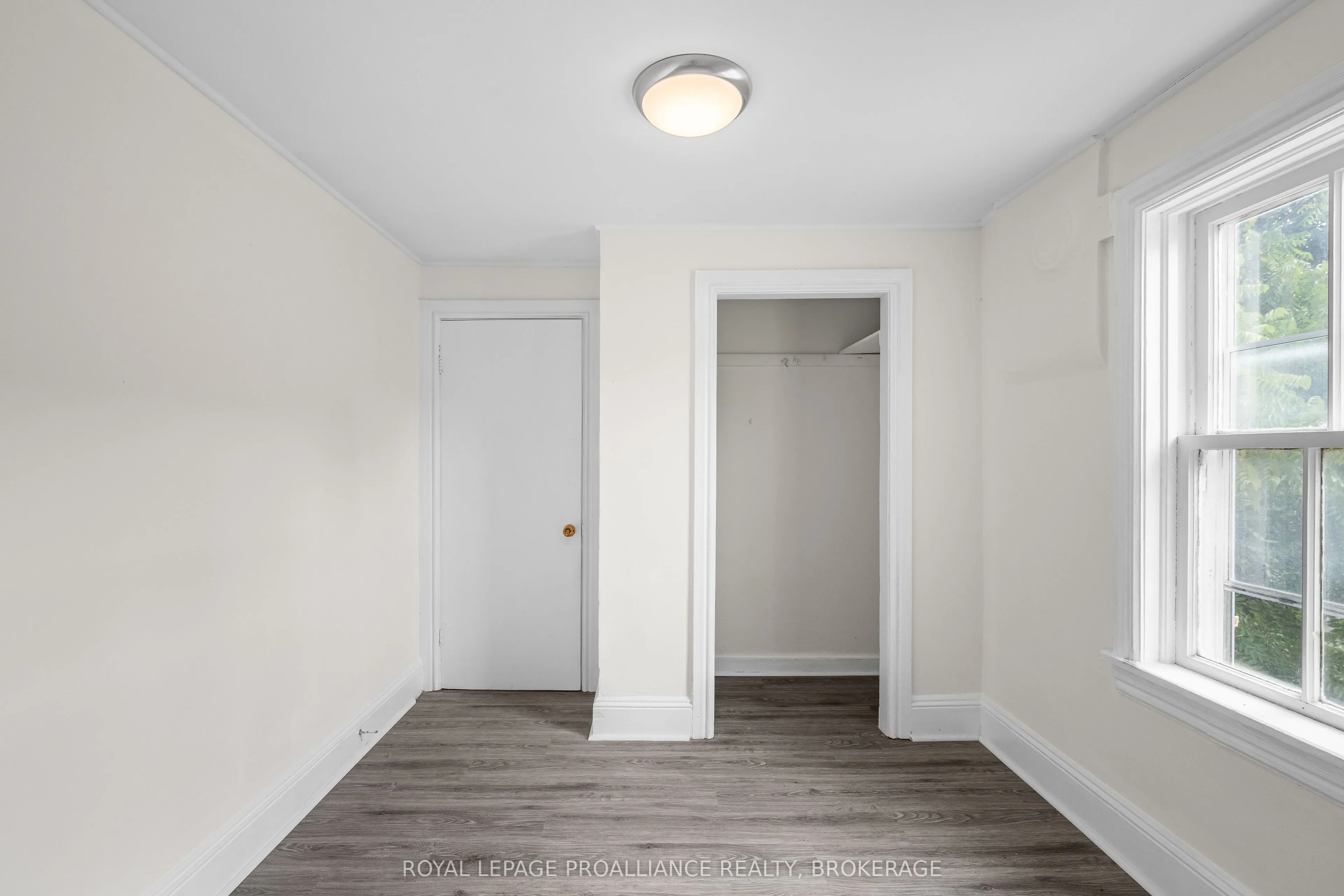 10-12 Thomas Street E