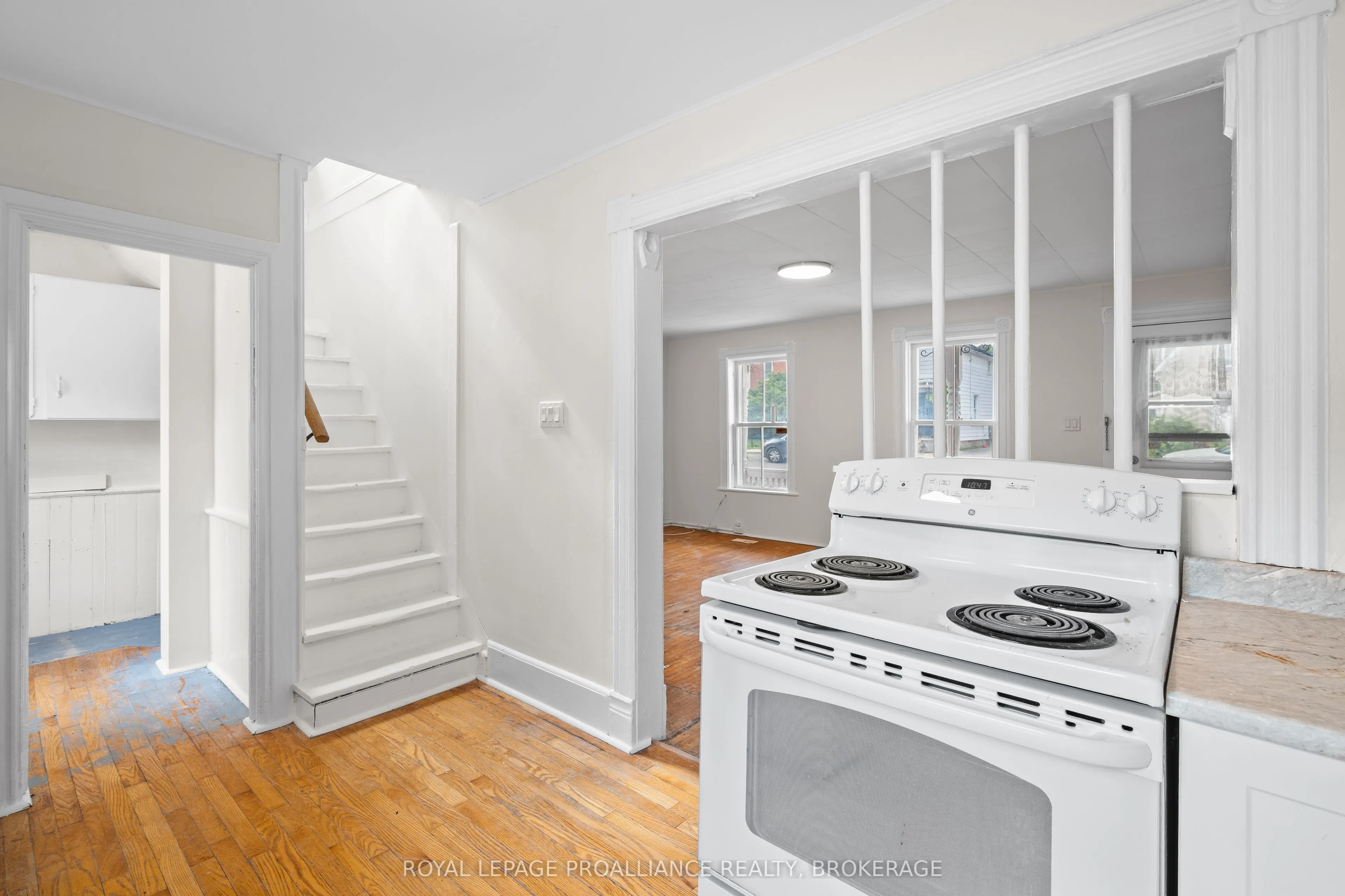 10-12 Thomas Street E