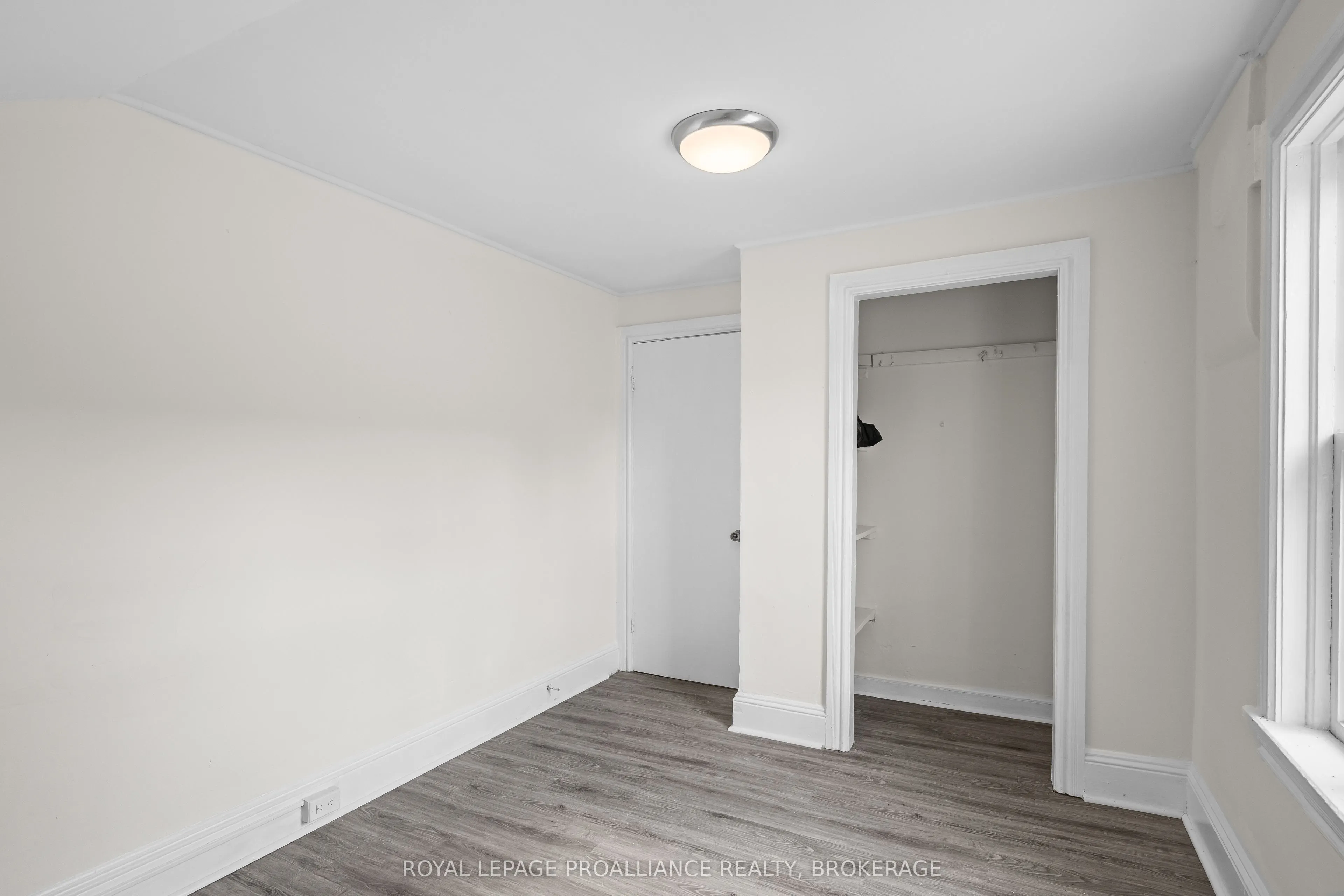 10-12 Thomas Street E