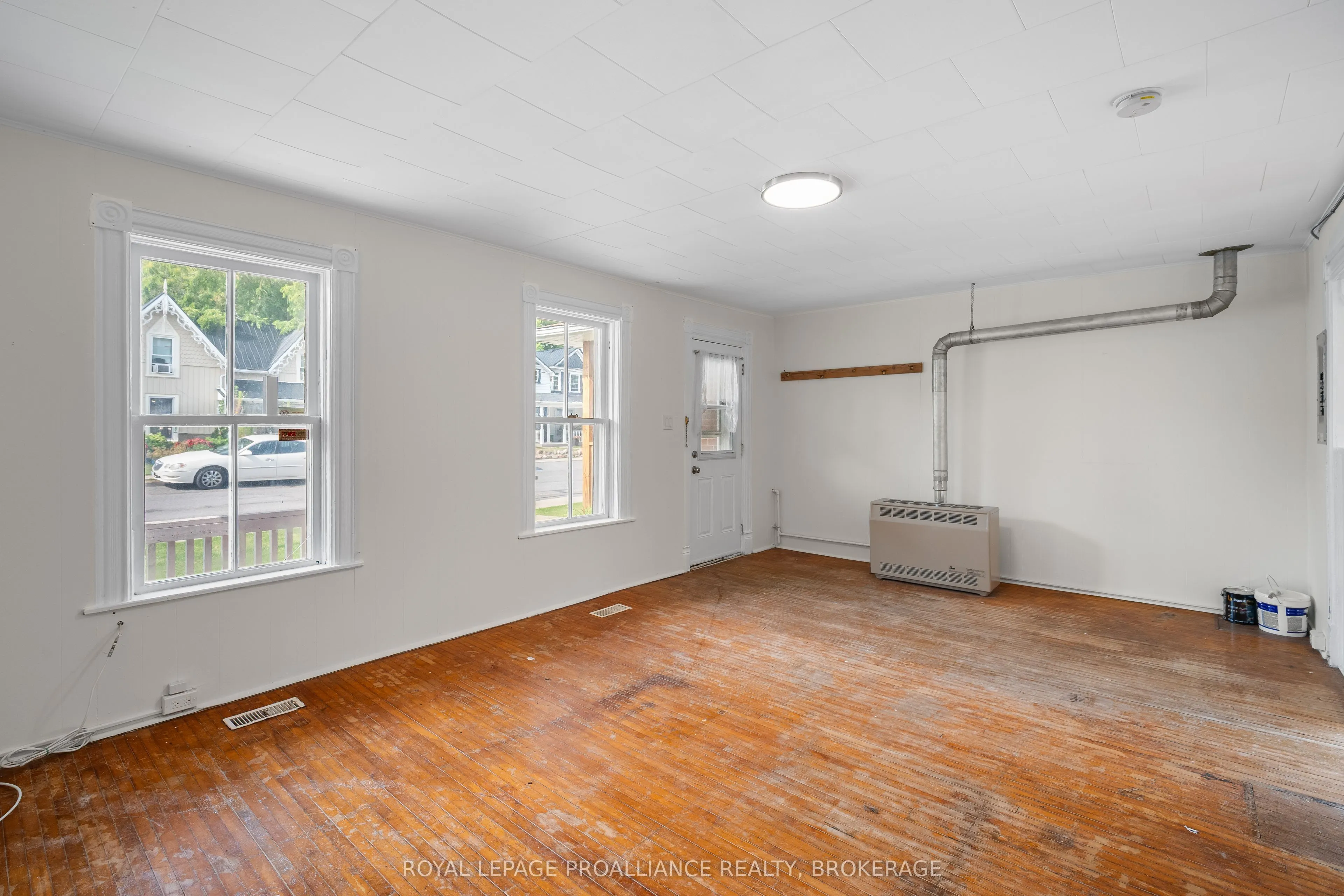 10-12 Thomas Street E