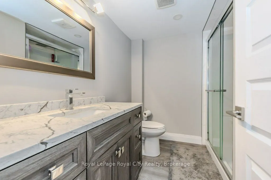 478 Pinetree Crescent