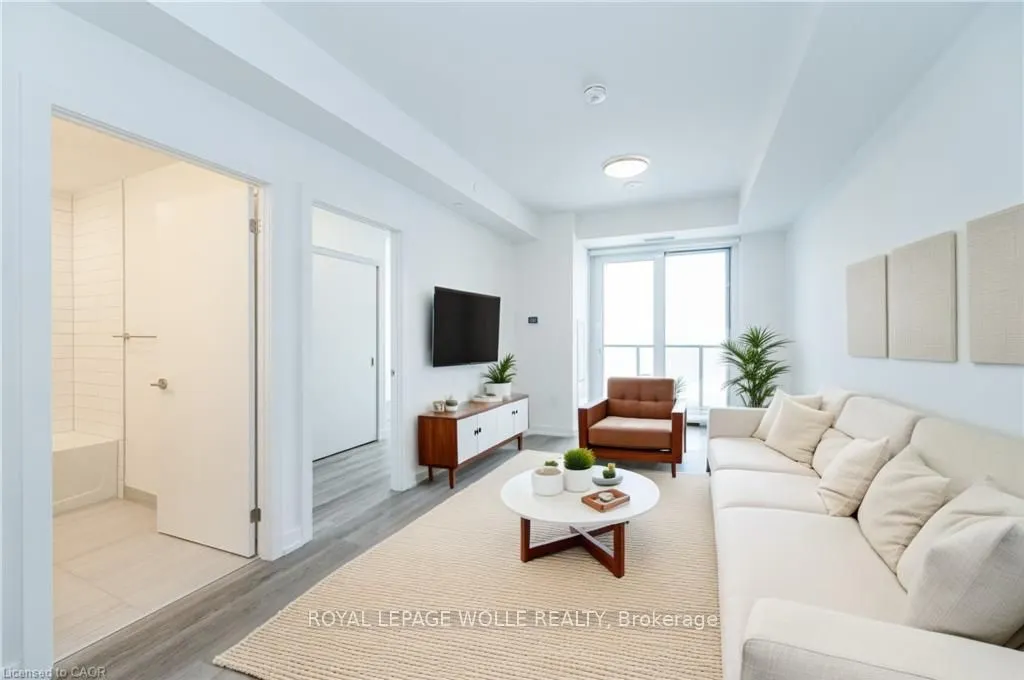 15 Wellington Street S, #907
