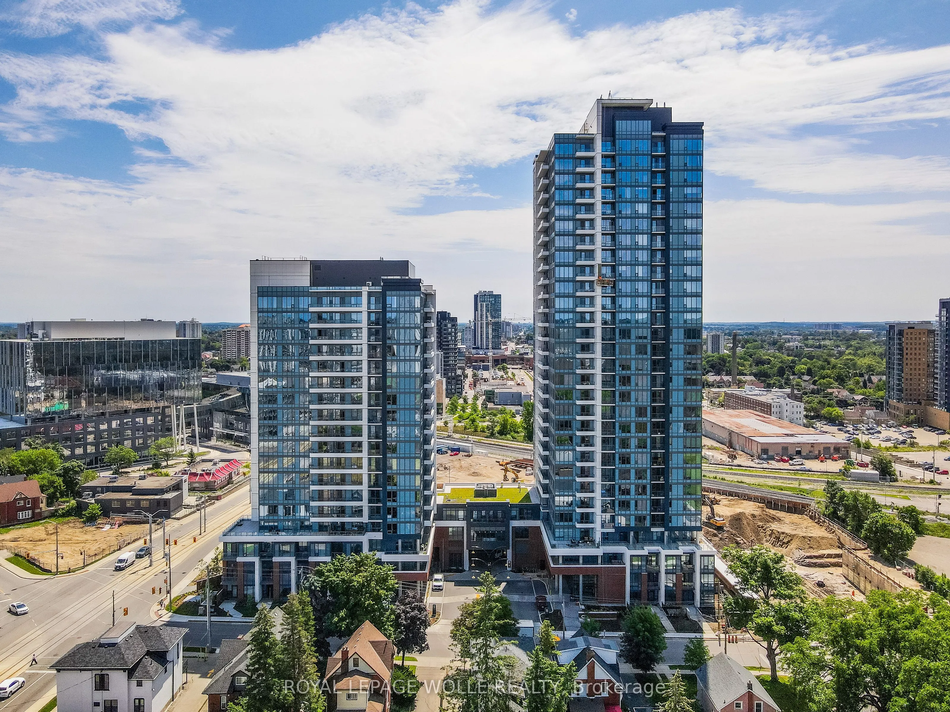 15 Wellington Street S, #907